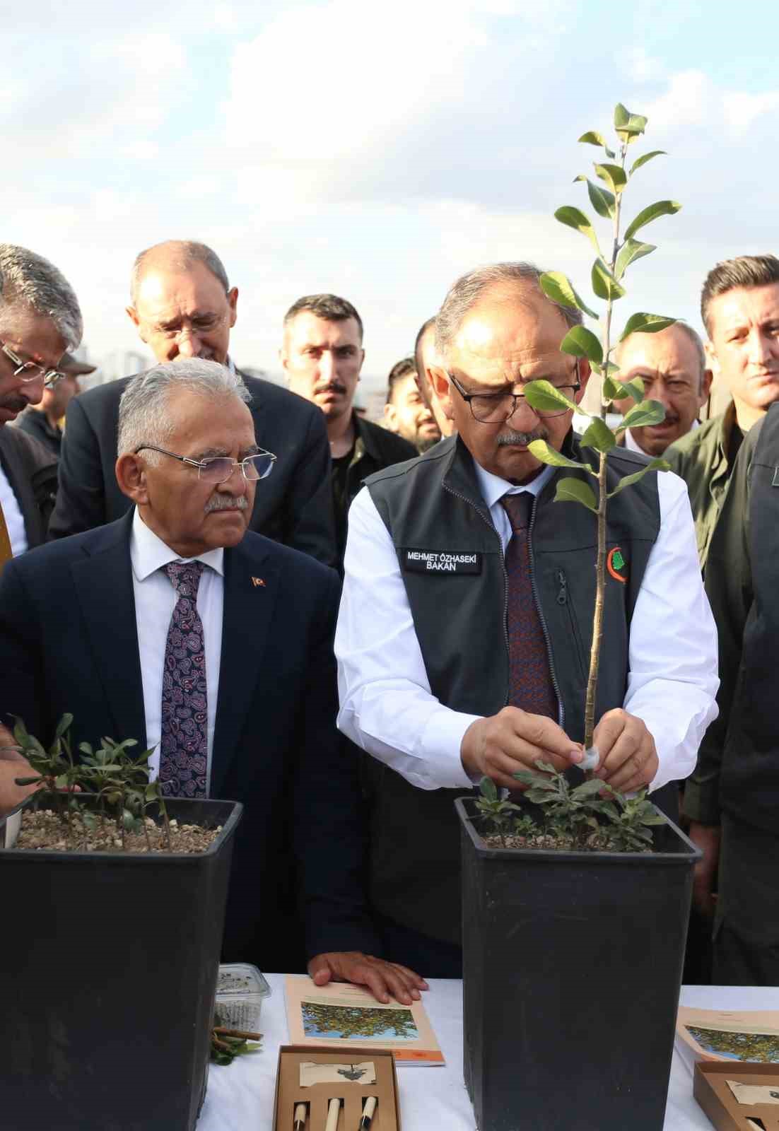 Çevre, Şehircilik ve İklim Değişikliği Bakanlığı ile Büyükşehir Belediyesi’nden Erciyes’te ağaçlandırma töreni
