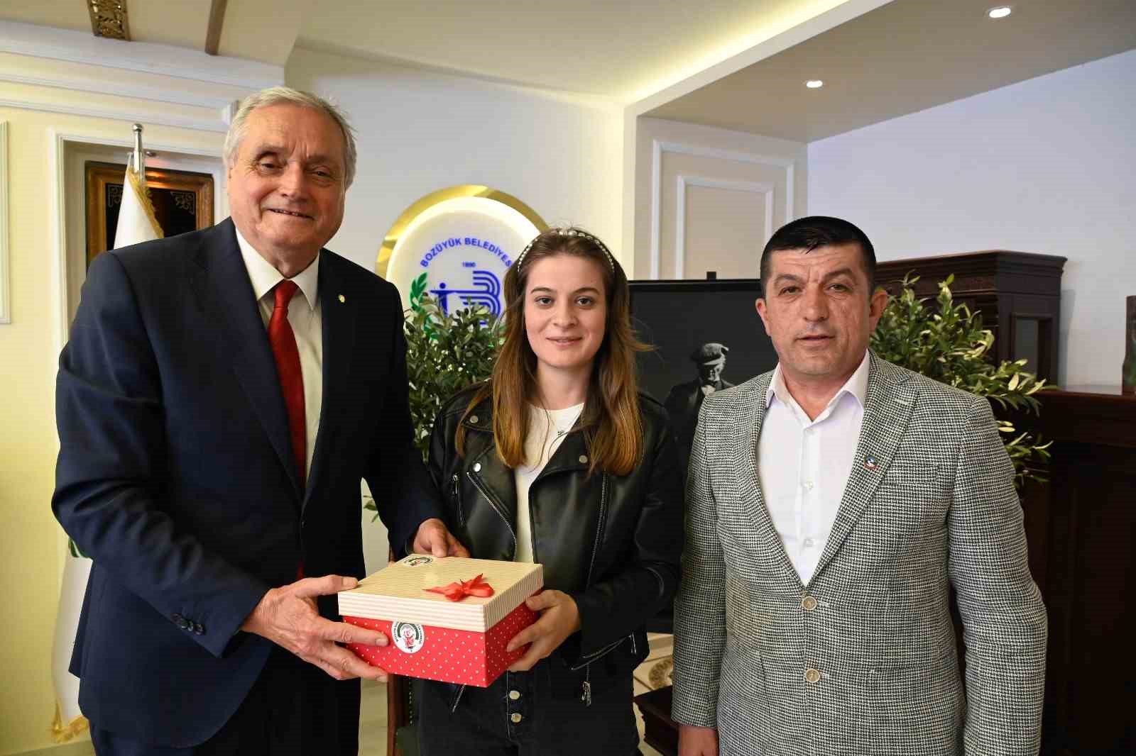 Başkan Bakkalcıoğlu’na tebrik ziyaretleri sürüyor
