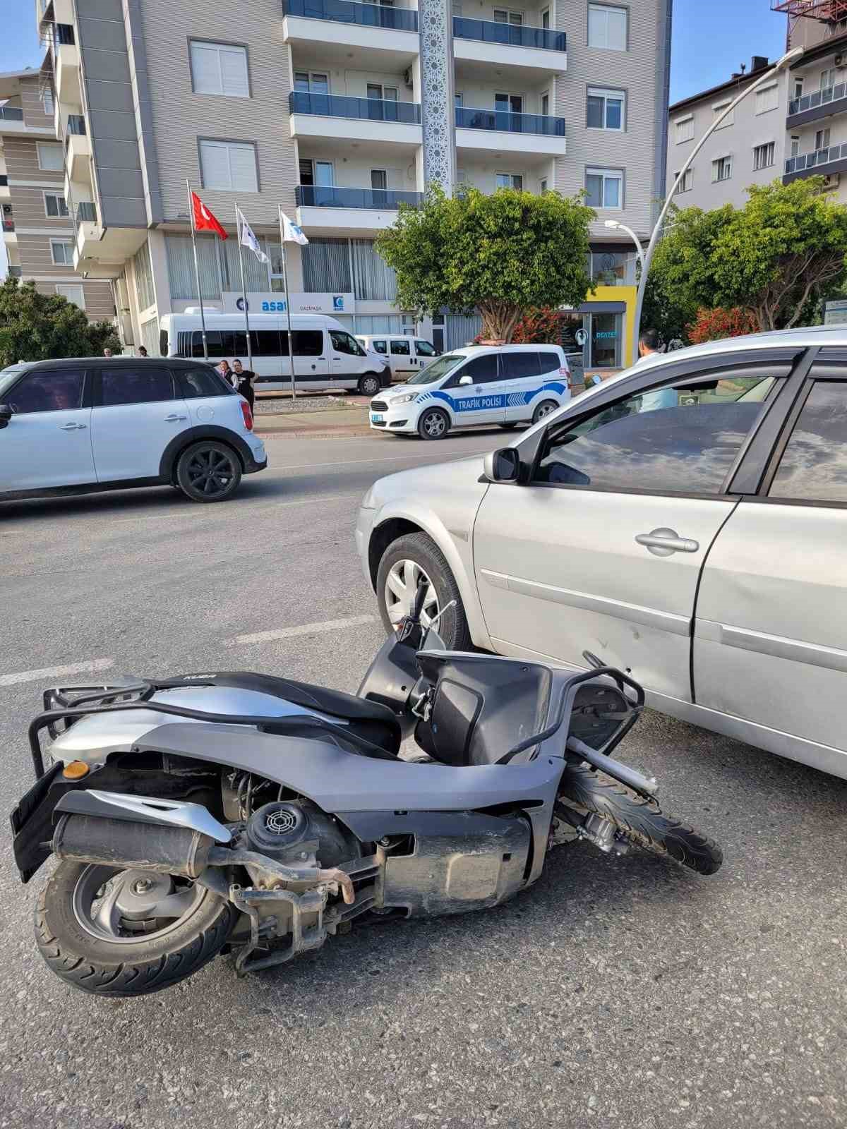 Antalya’da motosiklet ile otomobil çarpıştı: 1 yaralı
