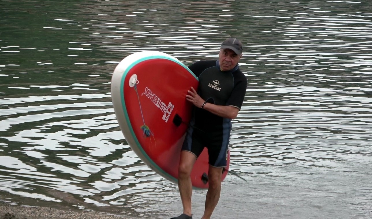 Sörf yapan şahıs, sahil güvenlik ekiplerini alarma geçirdi
