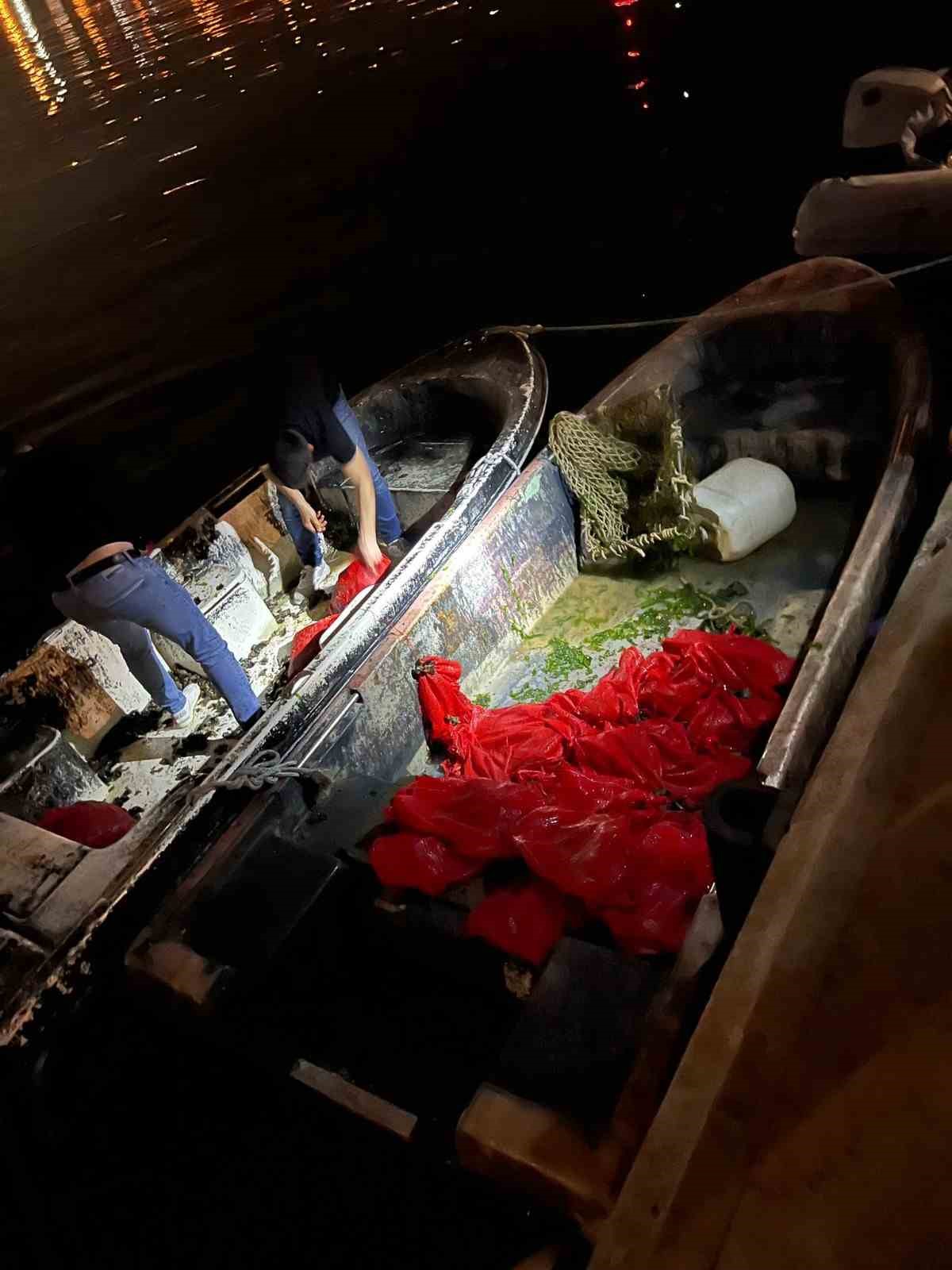 İstanbul’da 1 buçuk ton kaçak midye ele geçirildi

