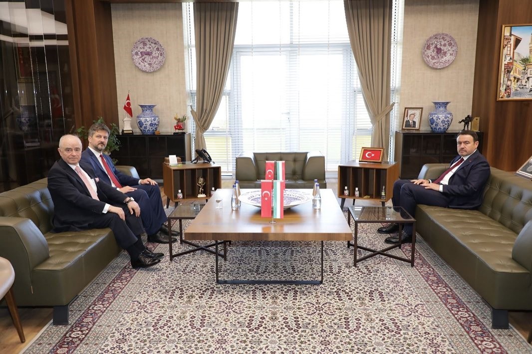 Macaristan Ankara Büyükelçisi Viktor Matis, Kütahya Valisi Musa Işın’ı ziyaret etti
