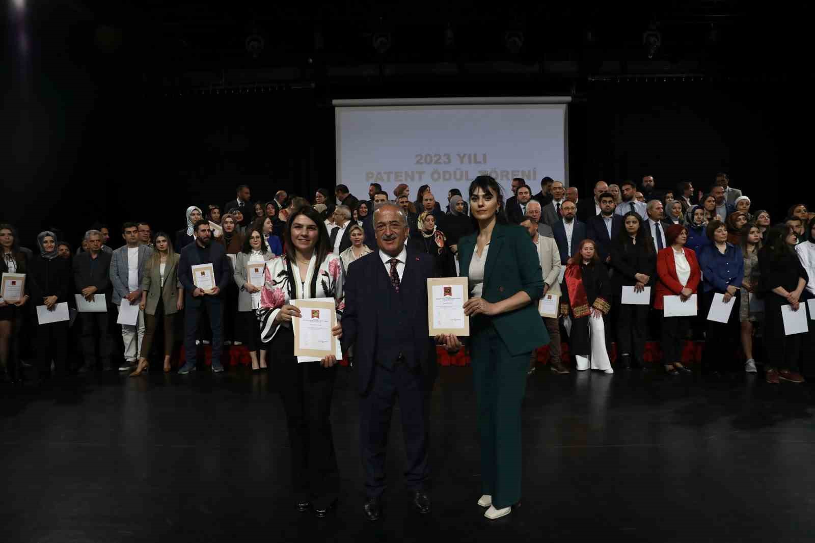 Atatürk Üniversitesi’nde 2023 patent ödül töreni
