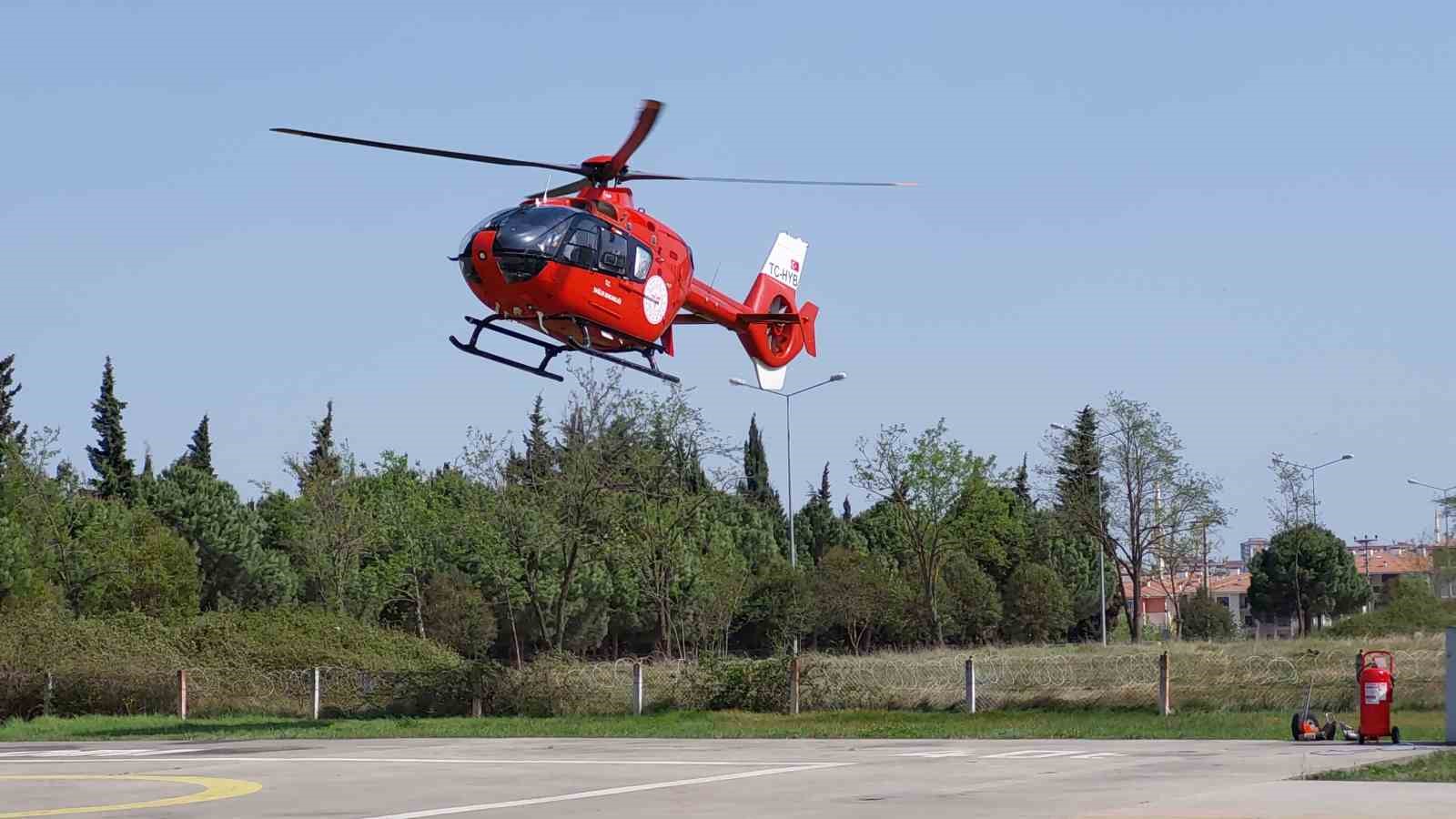 Ambulans helikopter yeni doğmuş bebek için havalandı
