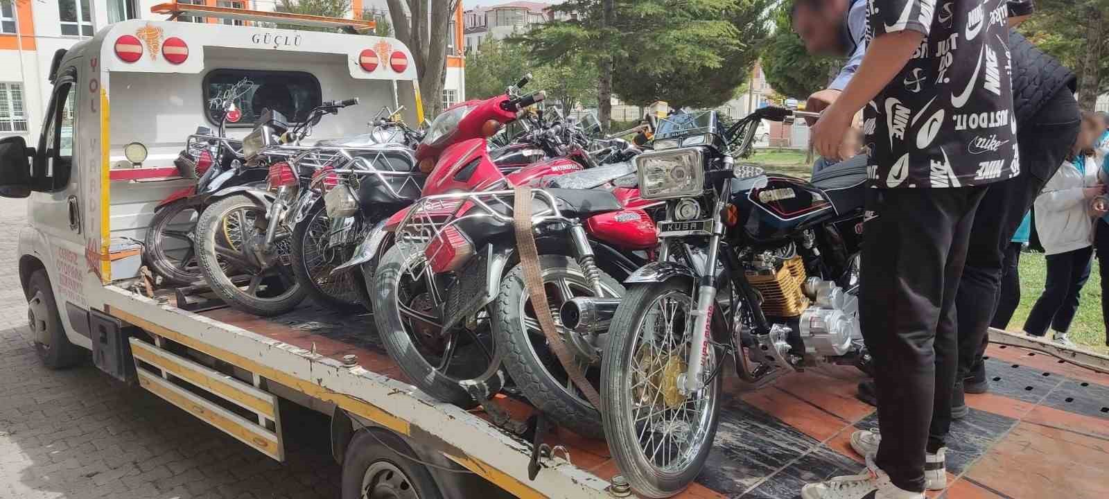 9 motosiklet trafikten men edildi
