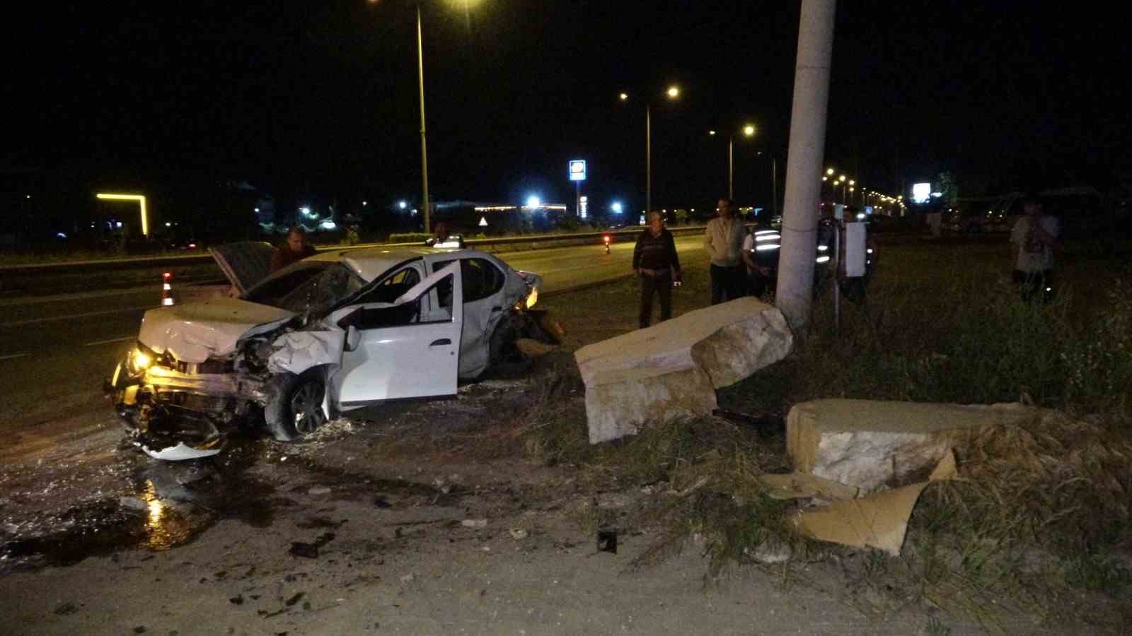 Araç çarptığı otomobili 50 metre sürükledi: 6 yaralı
