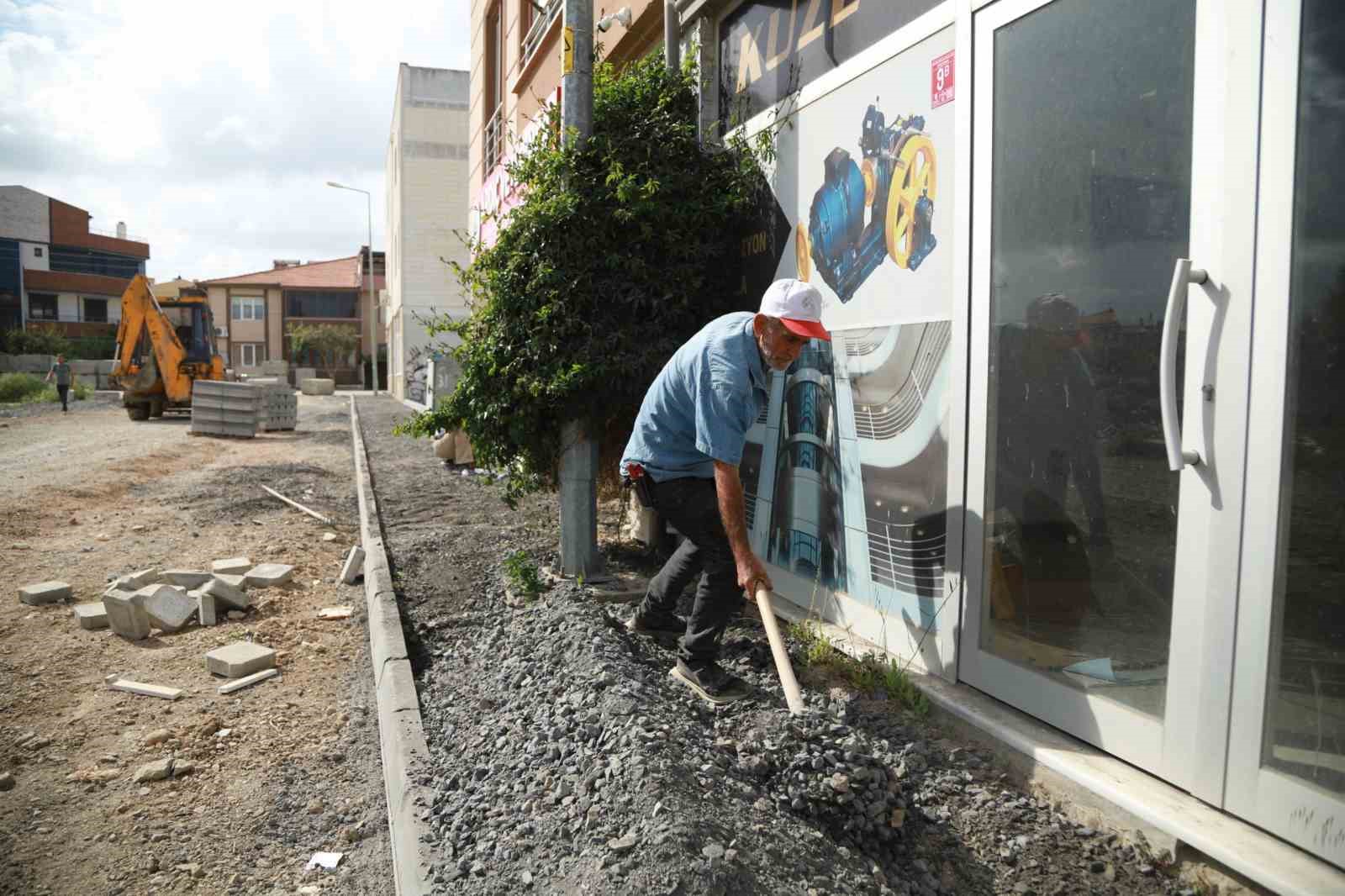 Burhaniye Belediyesi Fen İşleri ekipleri çalışmalarına devam ediyor
