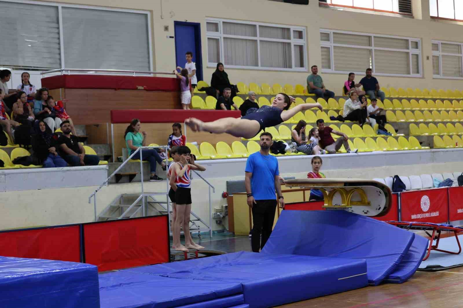 Manisa’da okul sporları artistik cimnastik il birinciliği yarışmaları yapıldı
