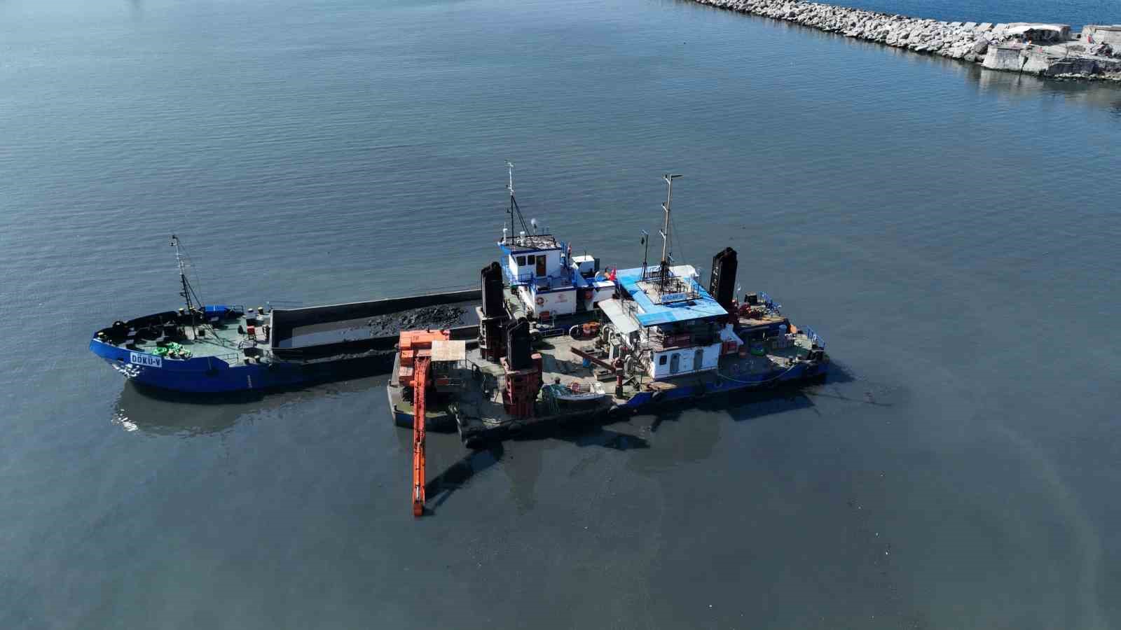 Zonguldak limanı teressübattan temizlenip derinleştiriliyor
