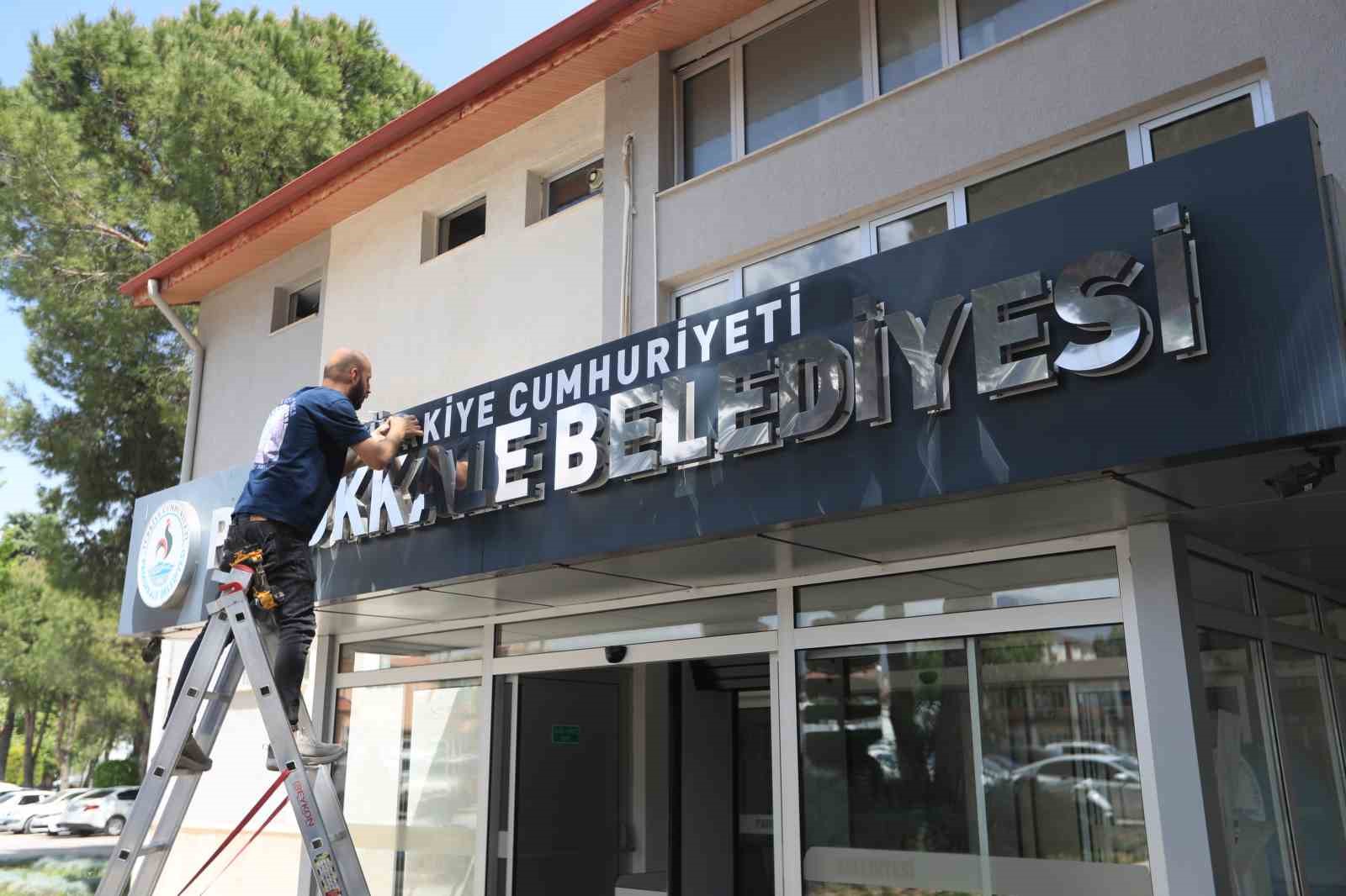 Pamukkale Belediyesi tabelasına Türkiye Cumhuriyeti ibaresi eklendi
