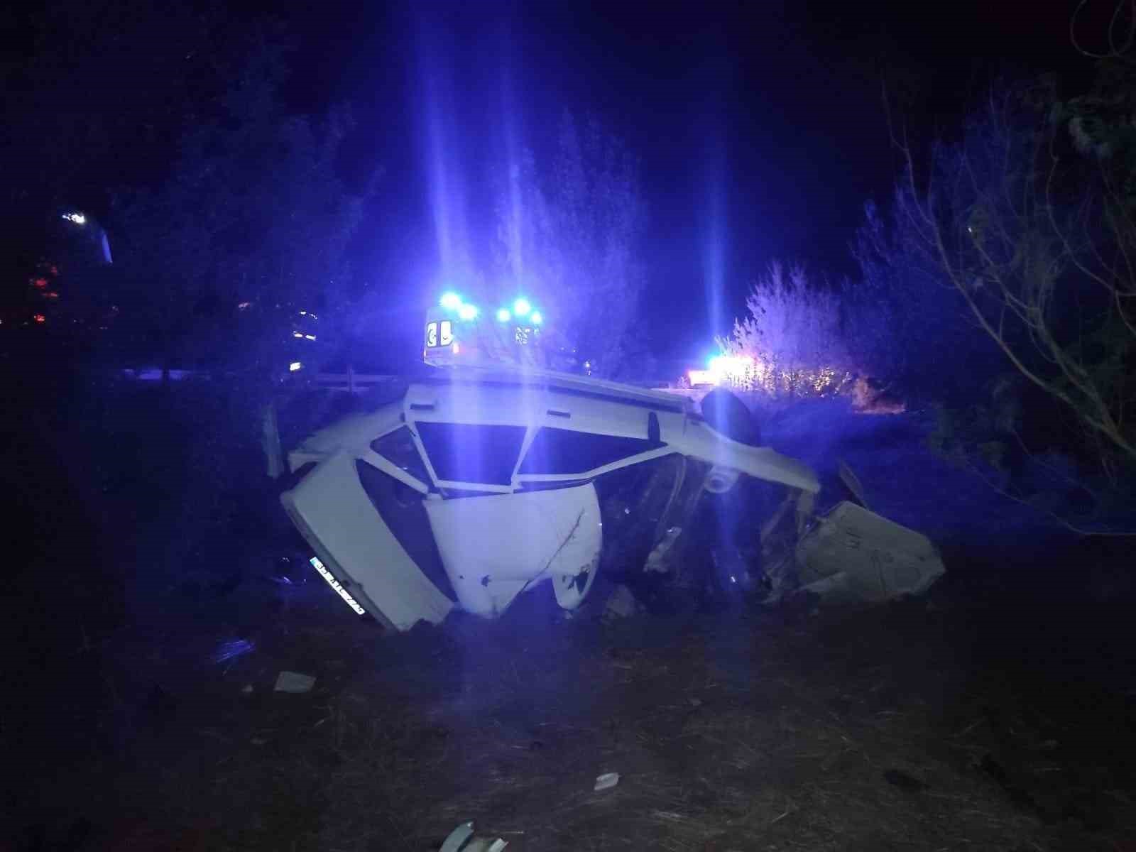 Afyonkarahisar’da trafik kazası: 1 ölü, 2 yaralı

