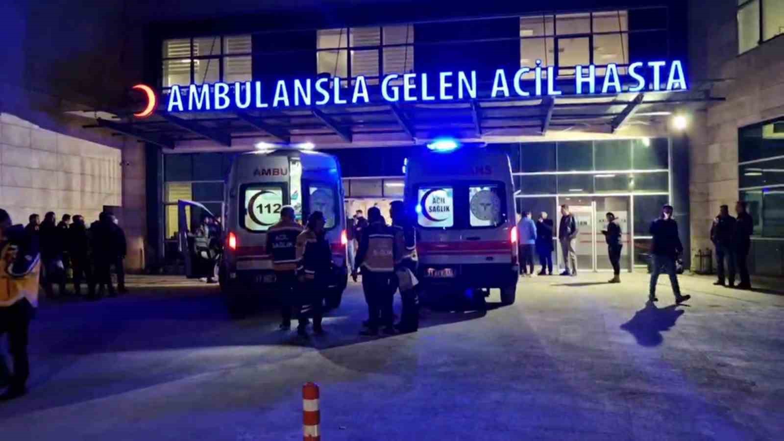 İntihar etmek için 4’üncü kattan atlayan şahıs, başka bir kişinin üzerine düştü