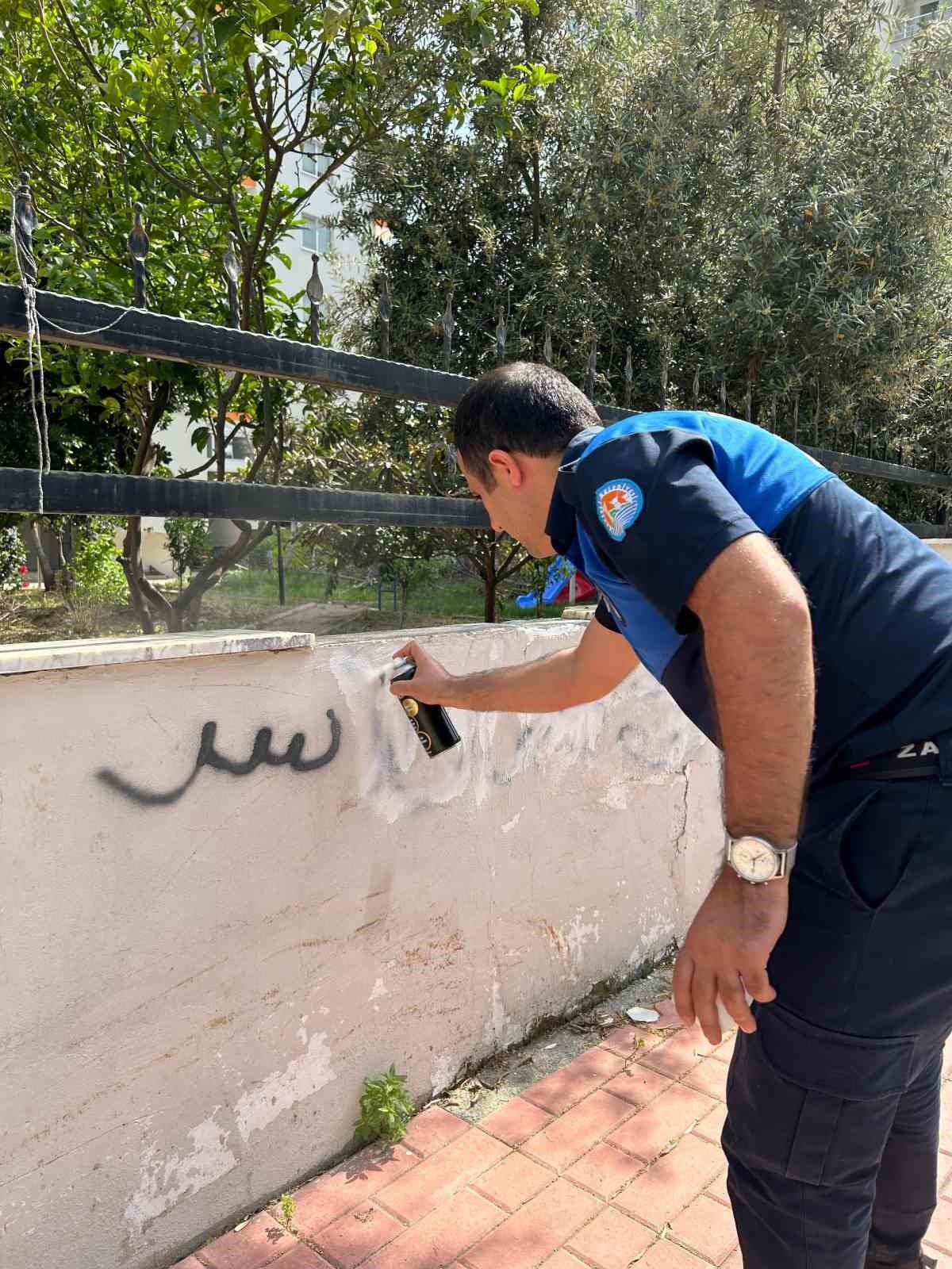 Mezitli Belediyesi, Türkçe harf kullanılmayan tabelaları kaldırdı
