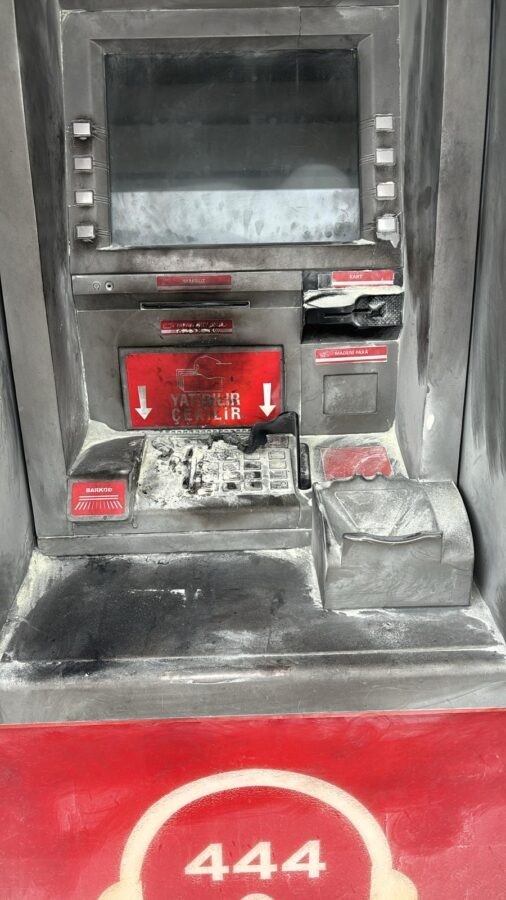 Banka ATM’sini yakmak istediler
