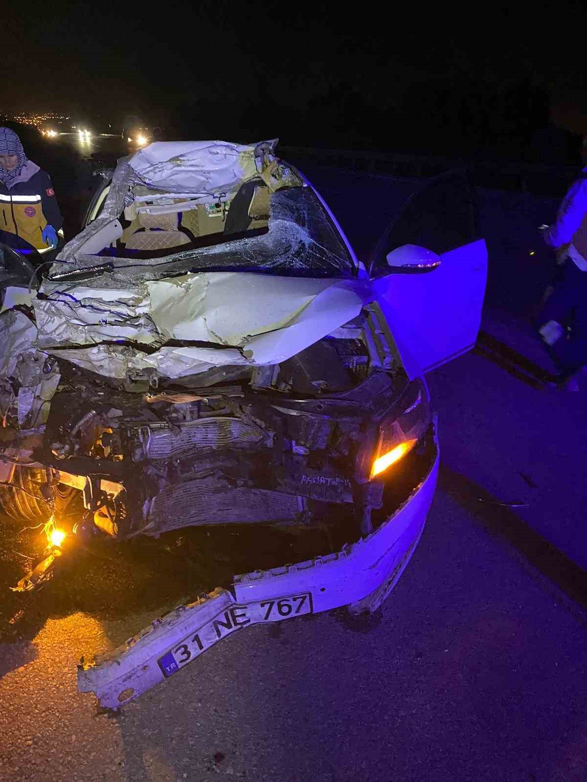 Erzin’de trafik kazasında otomobil sürücüsü öldü

