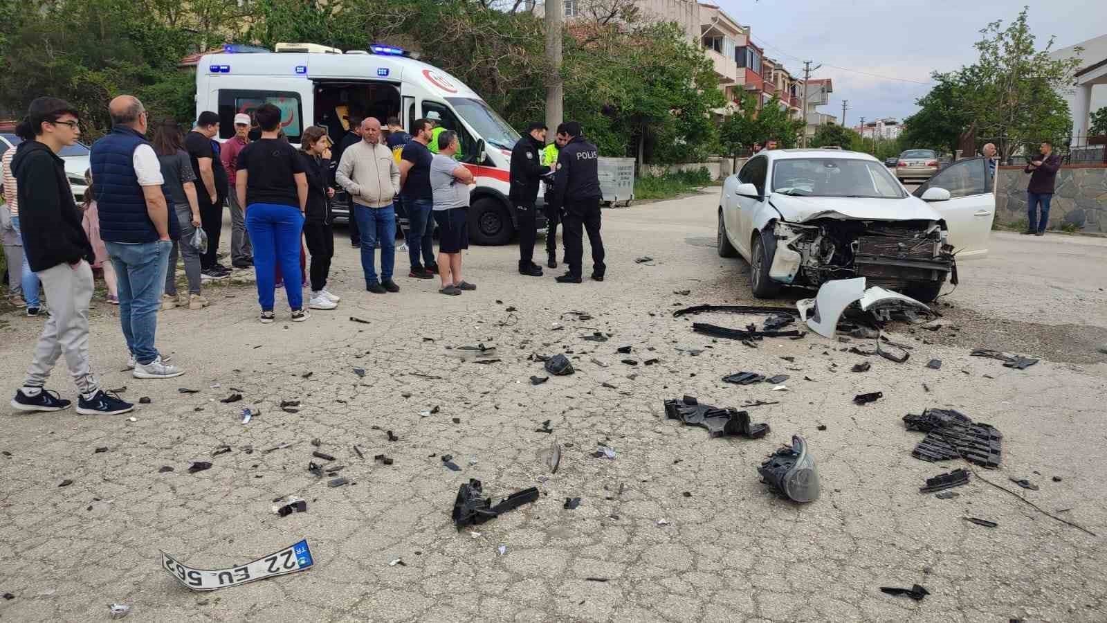 Keşan’da 14 yaşındaki çocuğun kullandığı otomobil kaza yaptı: 3 yaralı
