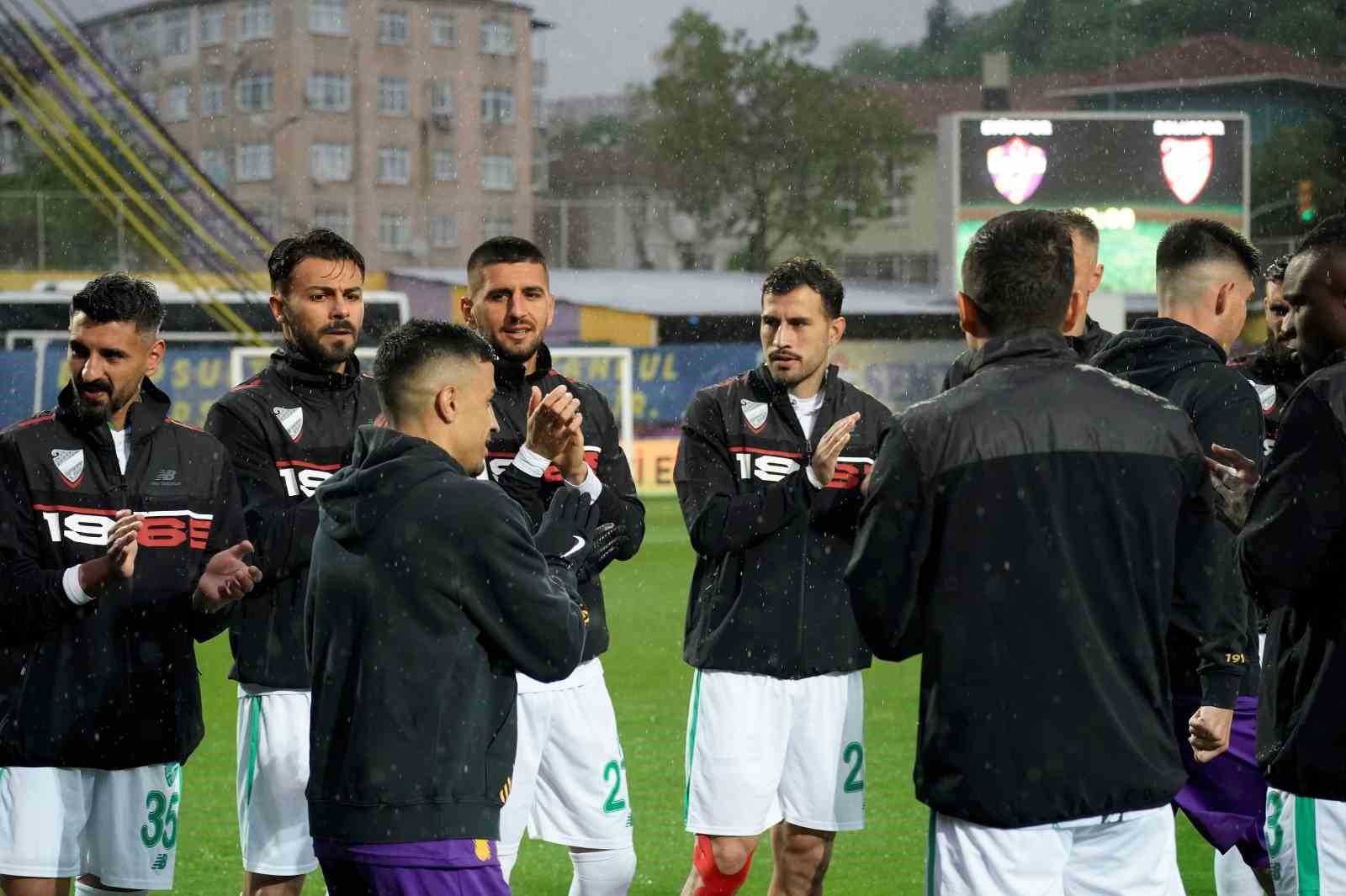 Boluspor, Süper Lig’e çıkmayı garantileyen Eyüpspor’u alkışlarla karşıladı
