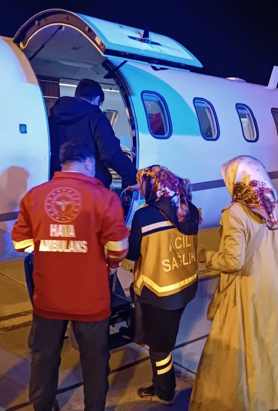 Ambulans uçak minik Alya için havalandı
