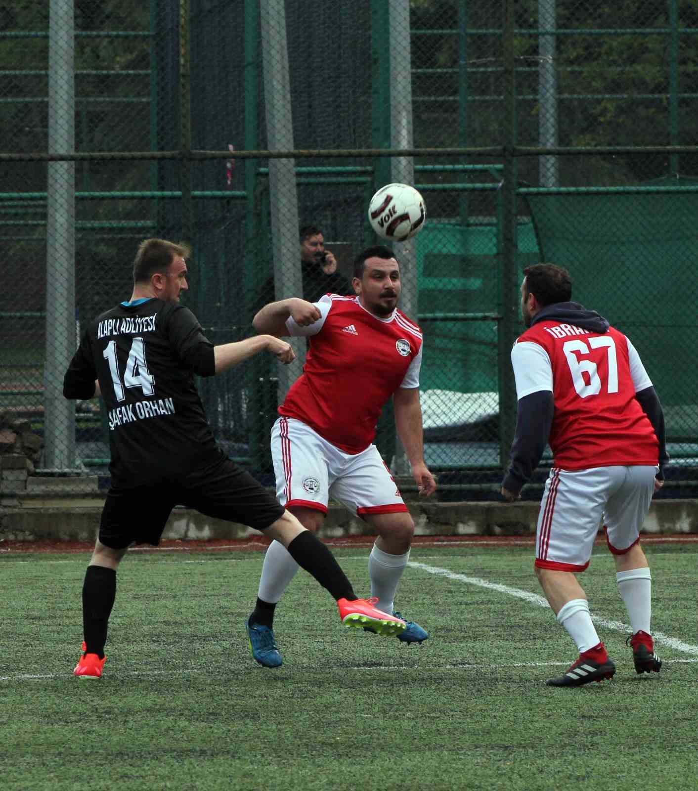 Hakim, savcı ve avukatlar futbol turnuvasında ter döktü