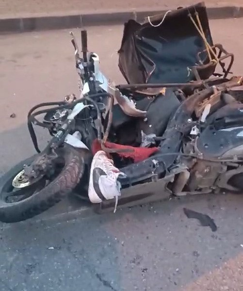 Motosikletli gencin hayatını kaybettiği kaza anı kamerada