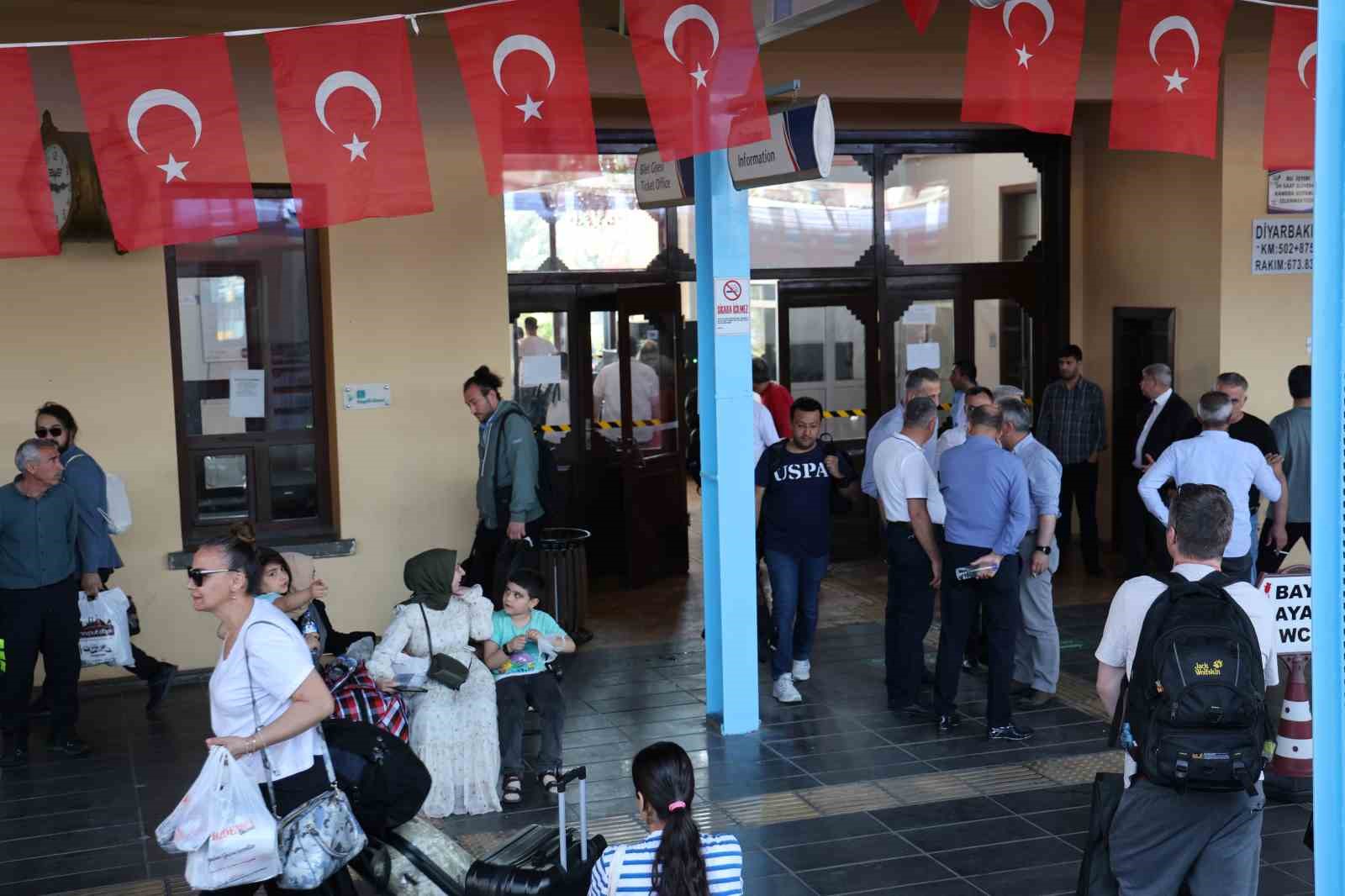 "Turistik Diyarbakır Ekspresi" ile Diyarbakır’a gelenler kente hayran kaldı
