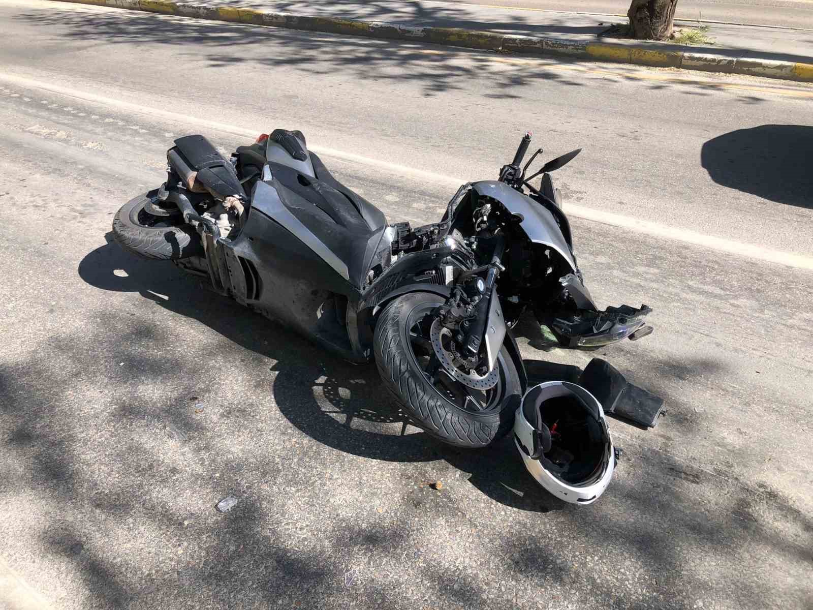 Elazığ’da motosiklet devrildi: 2 yaralı