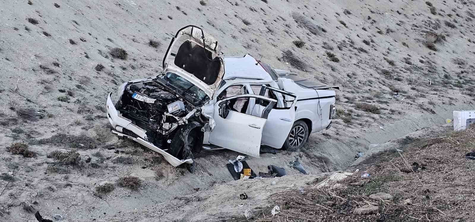 Erzurum’da pikap ile otomobil kafa kafaya çarpıştı: 1 ölü, 6 yaralı
