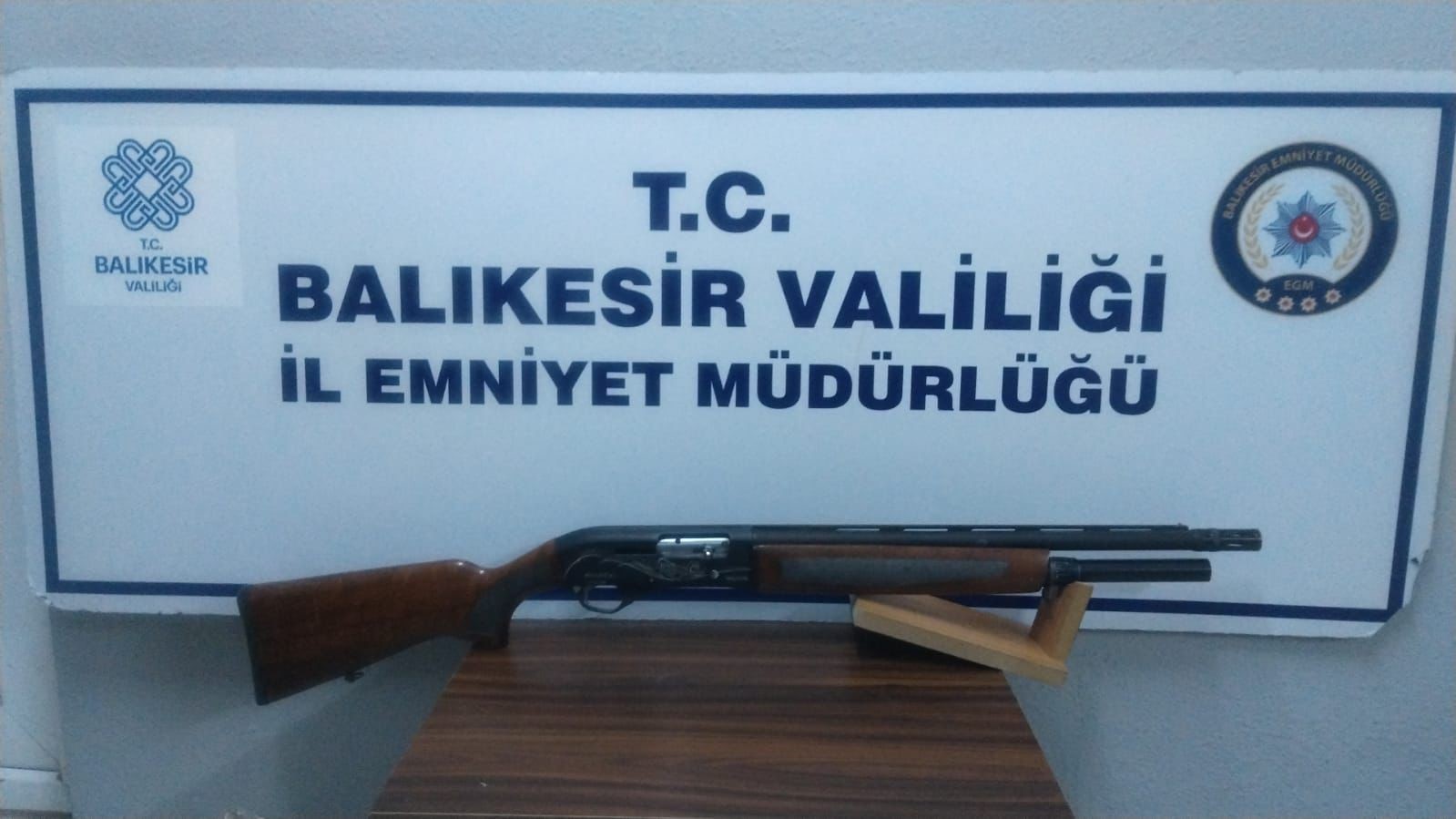 Edremit&rsquo;te iki grup arasında &ccedil;ıkan silahlı kavgada 3 kişi tutuklandı
