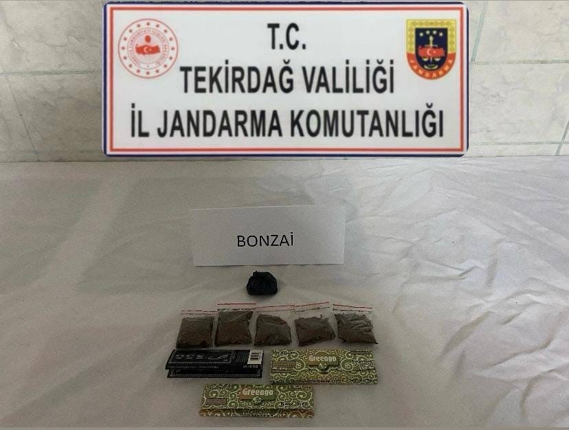 Jandarmadan uyuşturucuya ge&ccedil;it yok: 5 g&ouml;zaltı
