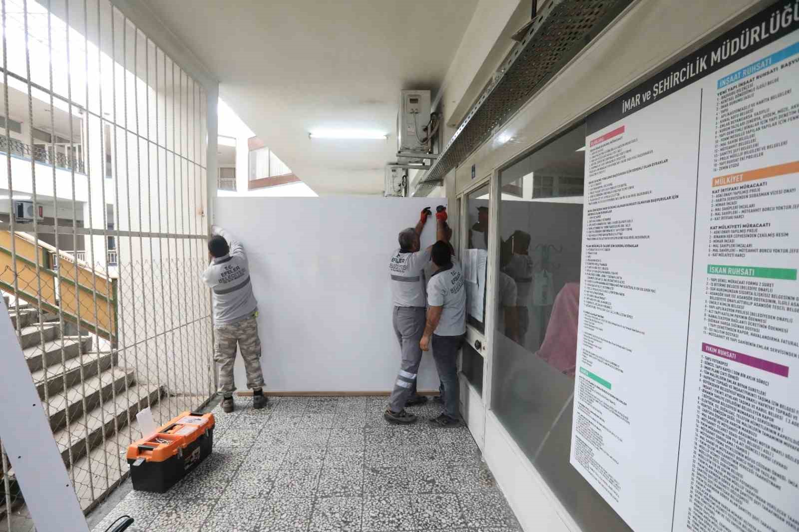 Efeler Belediyesi’nde bazı birimlerde vatandaşlara kapatılan kapılar kaldırıldı
