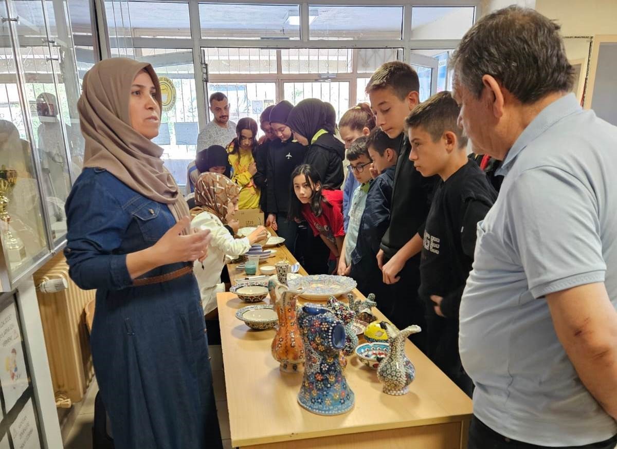 Hisarcık’ta öğrencilere çini sanatı tanıtıldı
