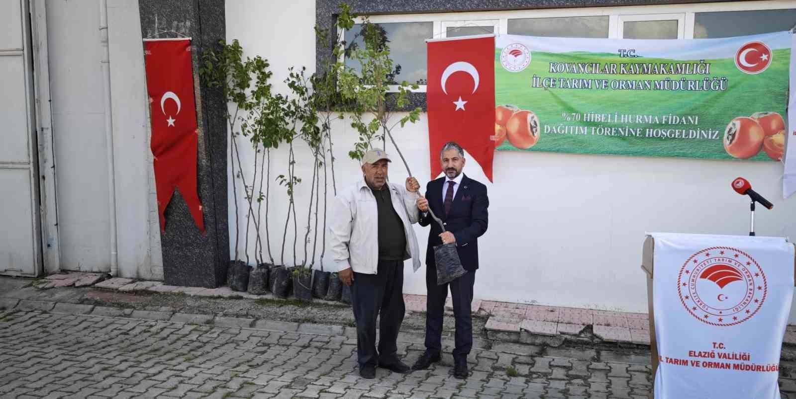 Elazığ’da Trabzon hurması fidan dağıtımı gerçekleşti
