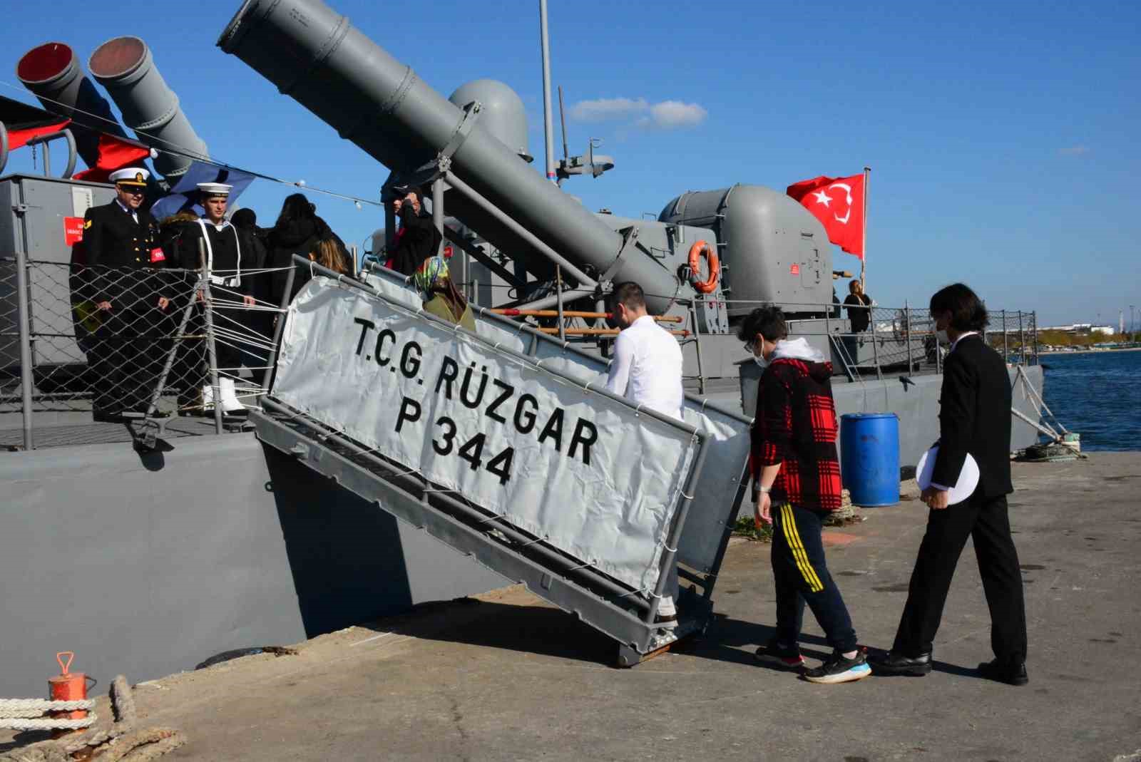 &Ccedil;anakkale&rsquo;de 23 Nisan&rsquo;da Deniz Kuvvetlerine ait gemiler halkın ziyaretine a&ccedil;ılacak
