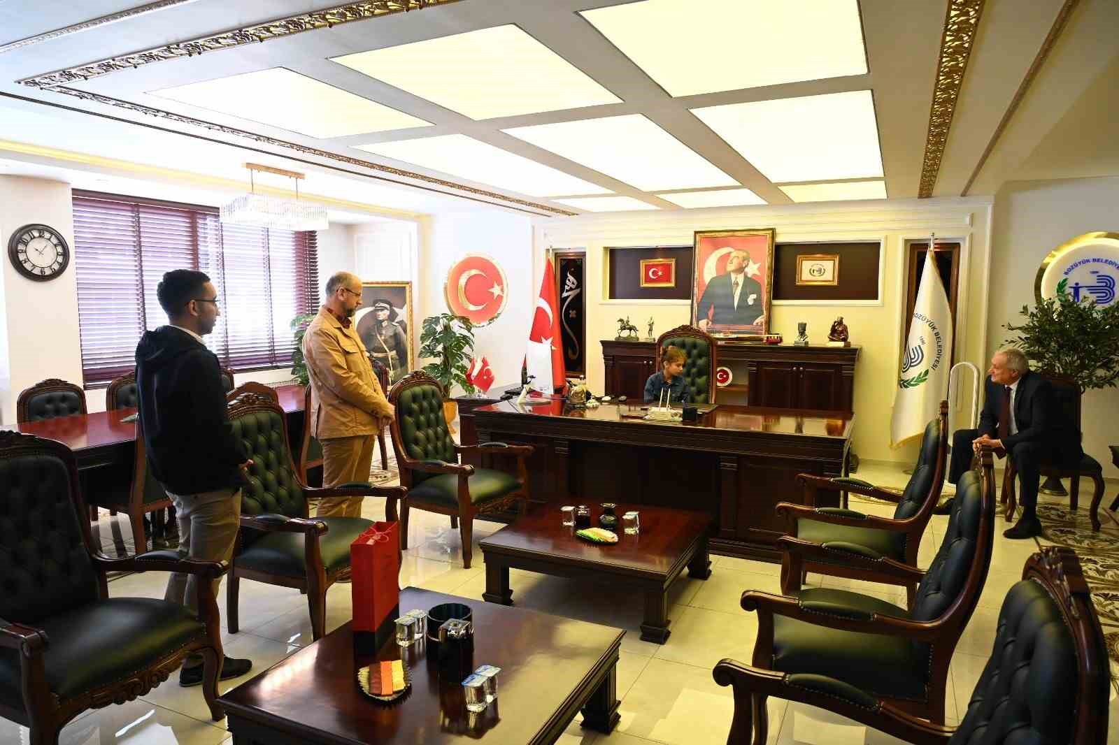 Bozüyük’te çocuk Belediye Başkanı Nursima, makam koltuğuna oturdu
