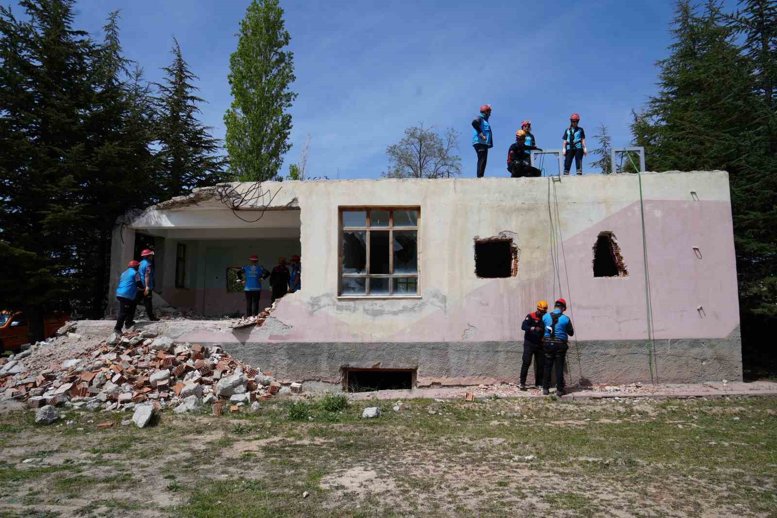 Niğde’de UMKE ekiplerine arama kurtarma eğitimi verildi