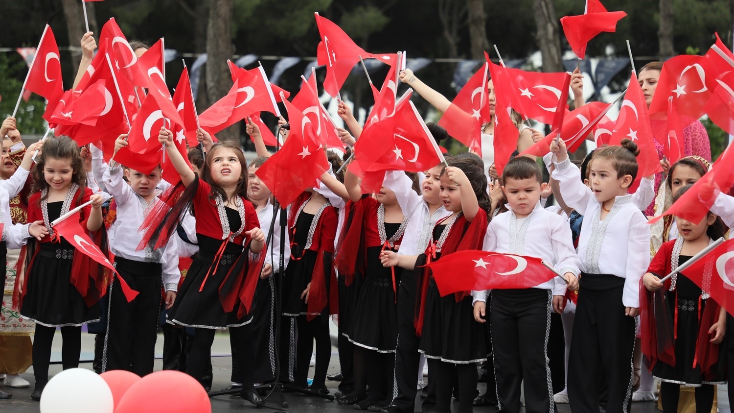 Aydın’daki çocuk gelişim merkezlerinde eğitim gören öğrenciler 23 Nisan’ı coşkuyla kutladı
