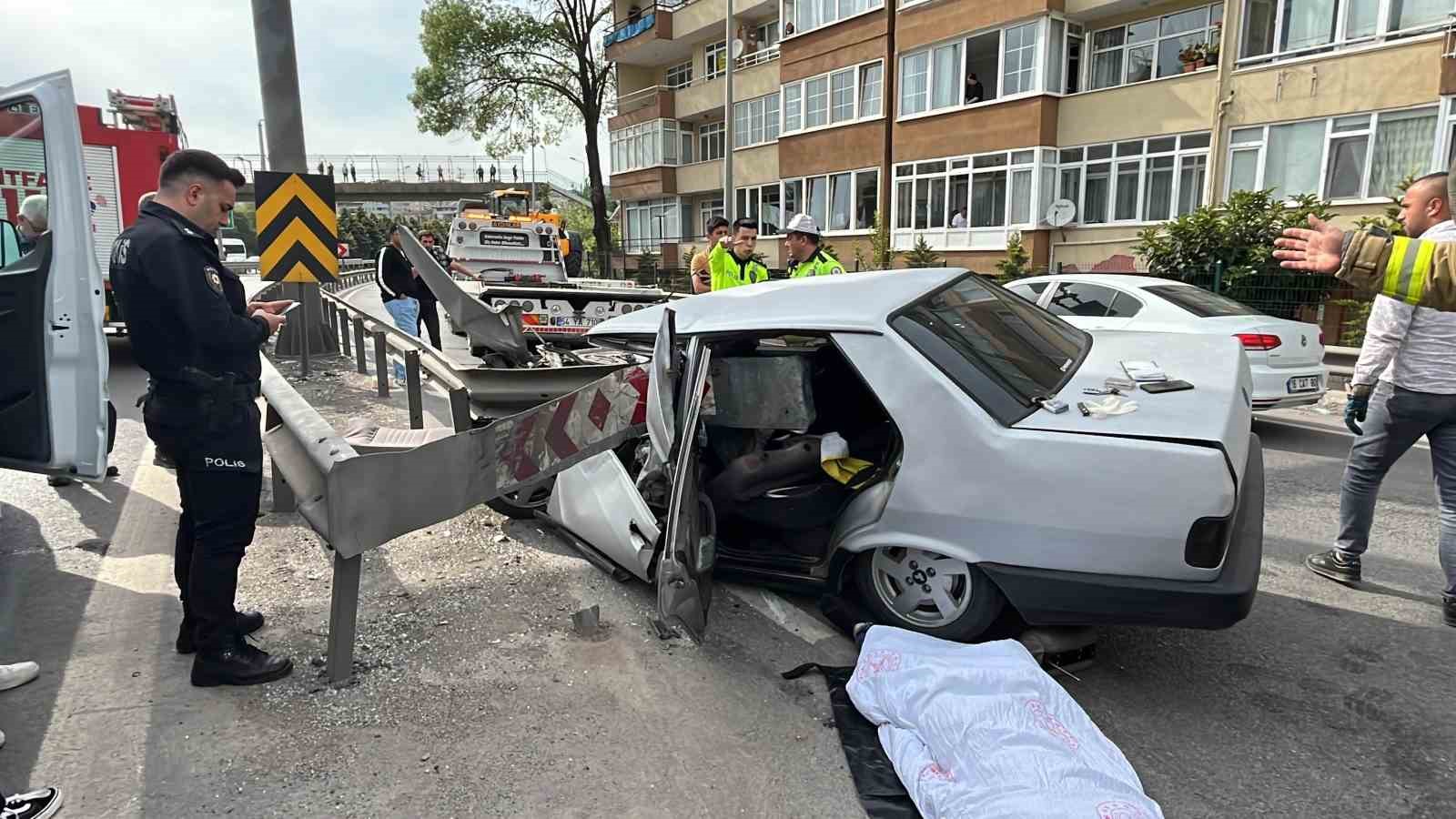 Bariyer otomobilin önünden girip arka koltuğuna kadar ilerledi: 1 ölü
