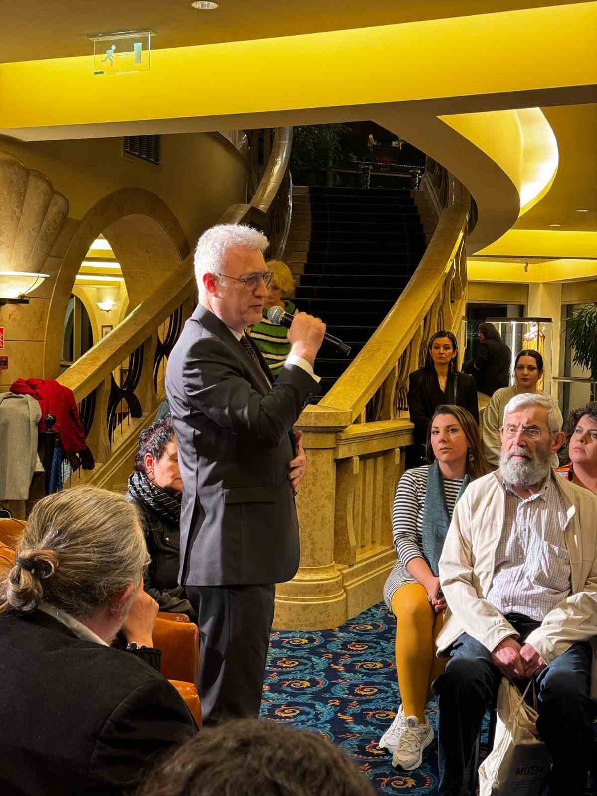 Devlet Ana Macaristan&rsquo;da seyirci ile buluştu
