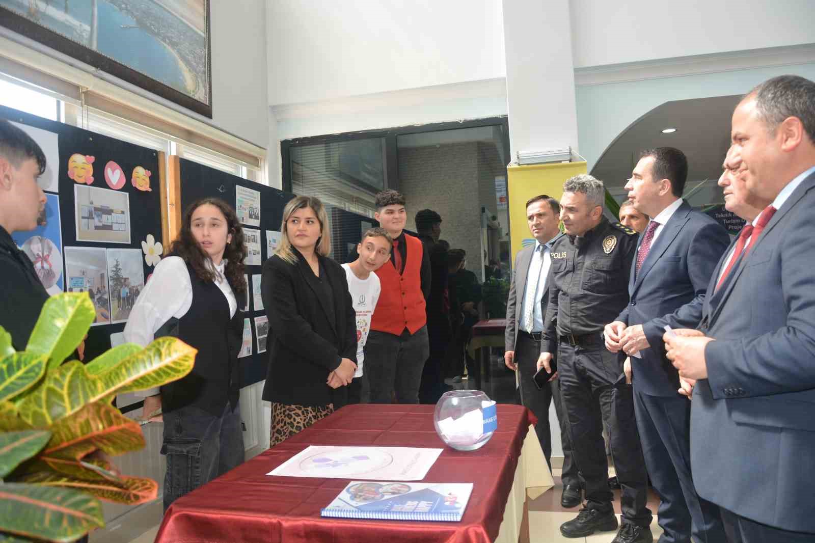 &Ouml;ğrenciler geleceğin projelerini sergiledi
