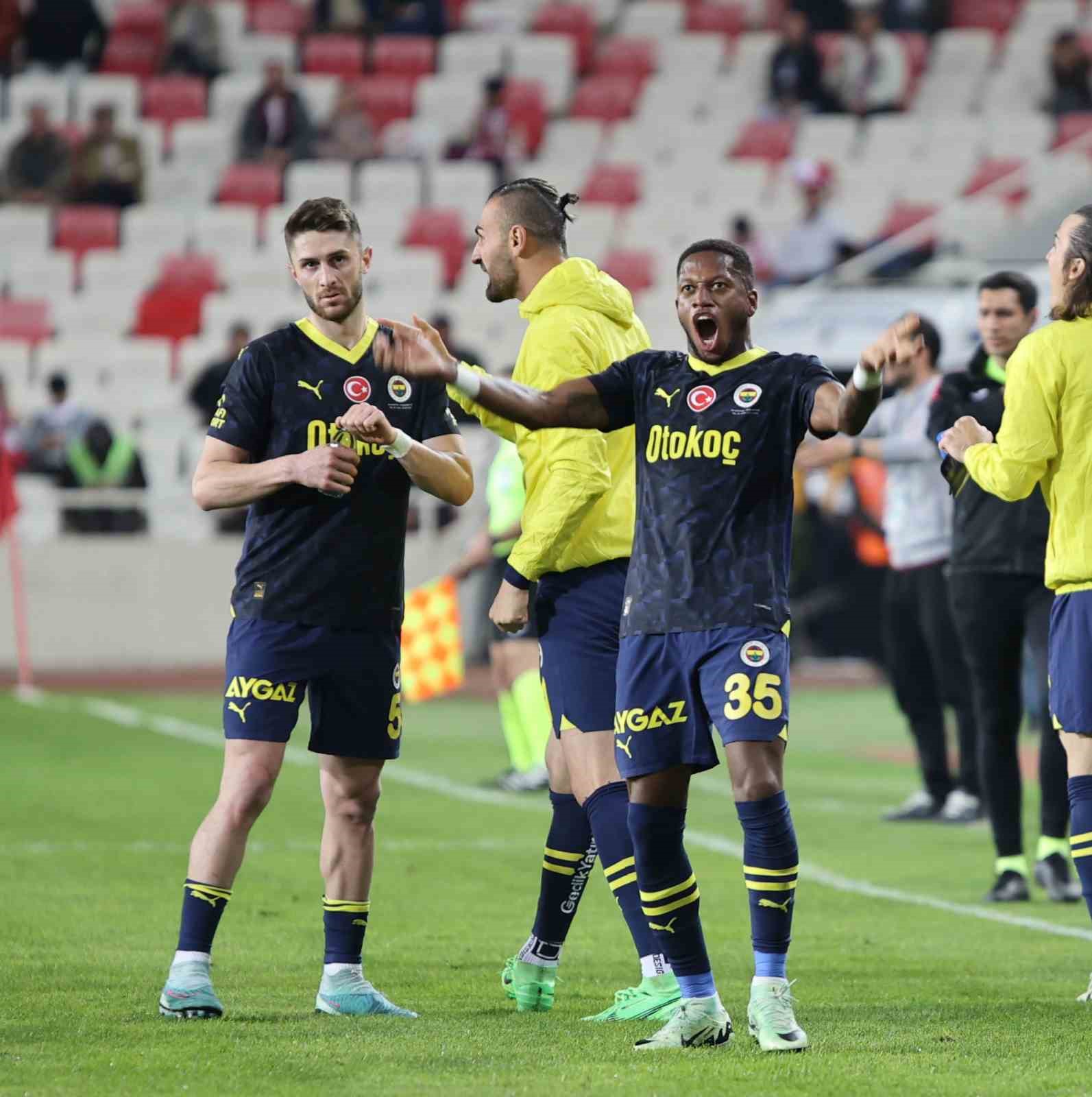 Trendyol Süper Lig: Sivasspor: 0 - Fenerbahçe: 1 (İlk yarı)
