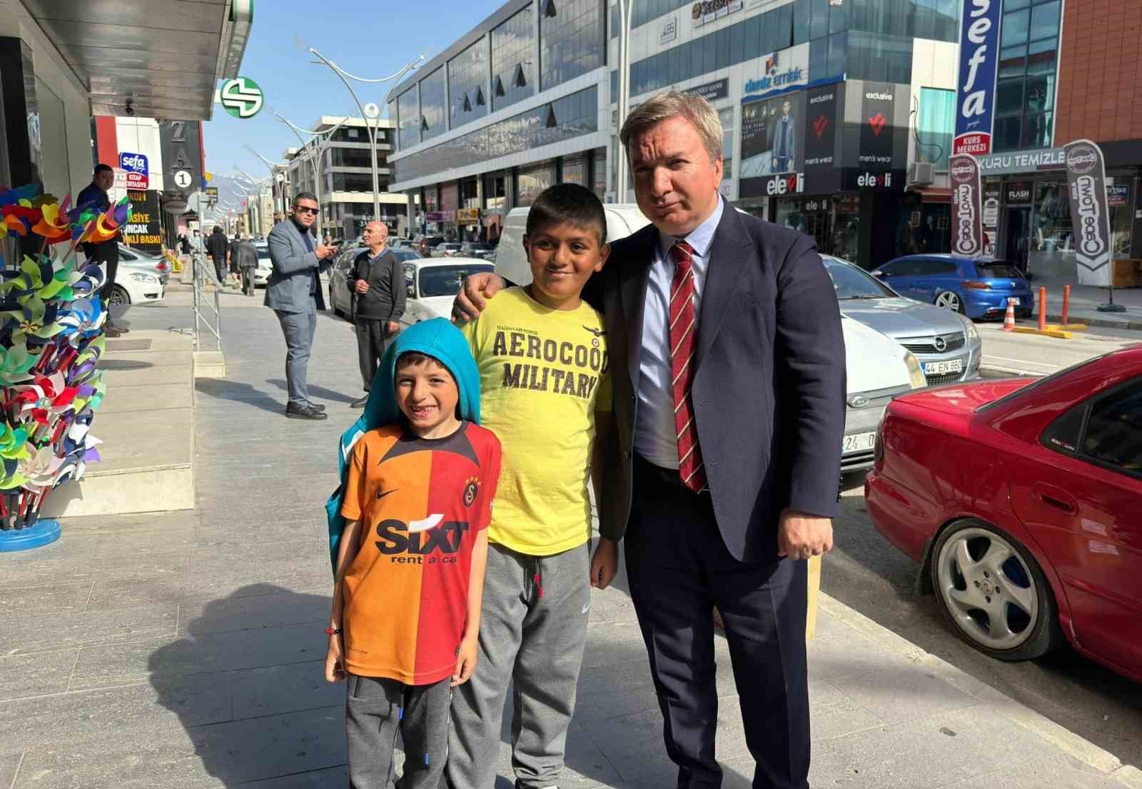 Vali Aydoğdu: &ldquo;23 Nisan, sadece mill&icirc; egemenliğimizin ilanı değil, aynı zamanda d&uuml;nyanın ilk ve tek &ccedil;ocuk bayramı olarak tarihe ge&ccedil;ti&rdquo;
