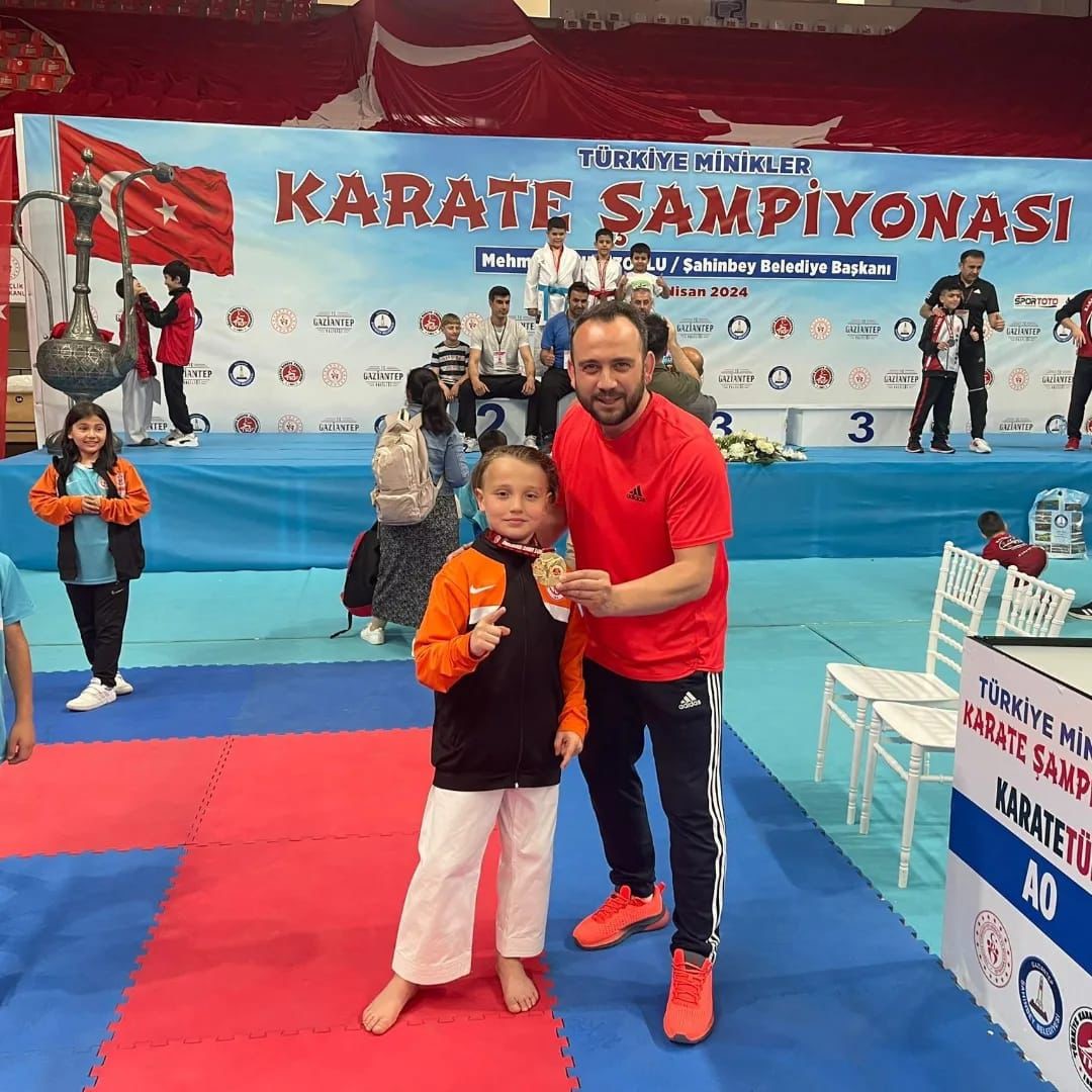 Sandıklı’nın altın çocuğu Türkiye şampiyonu oldu
