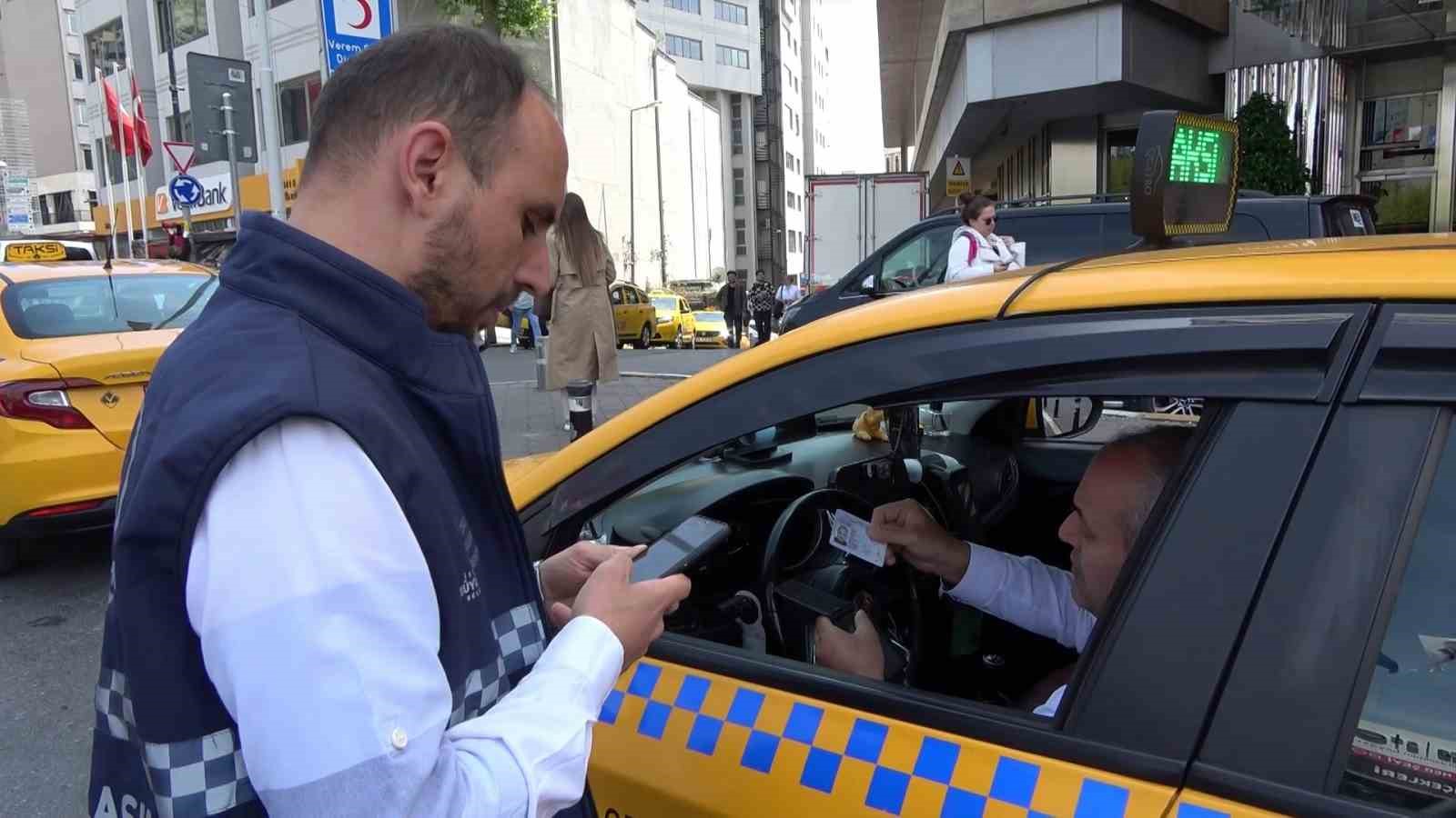 Taksim’de ticari taksi denetimi yapıldı
