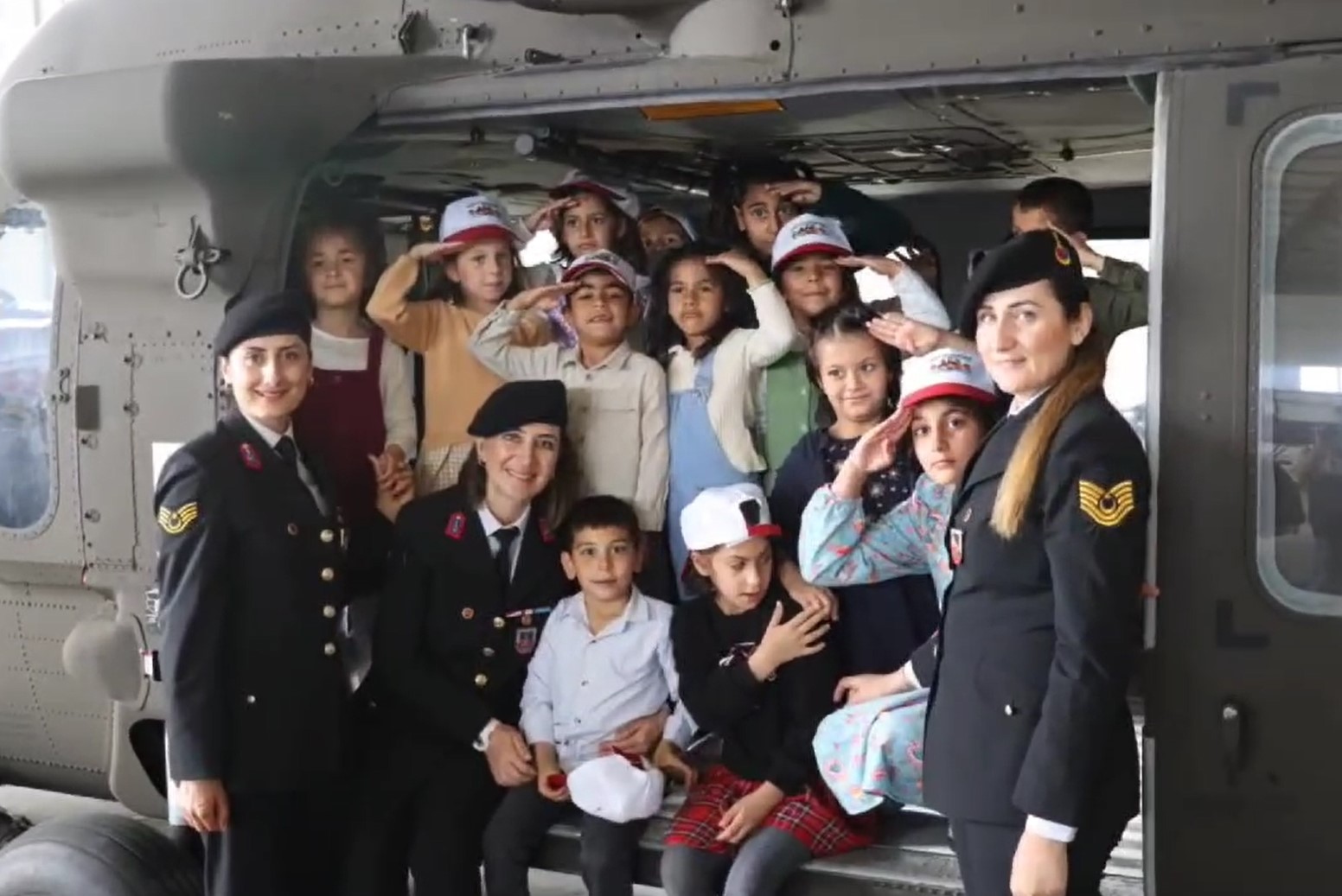 Aydın’da jandarma ekiplerinden çocuklara özel etkinlik
