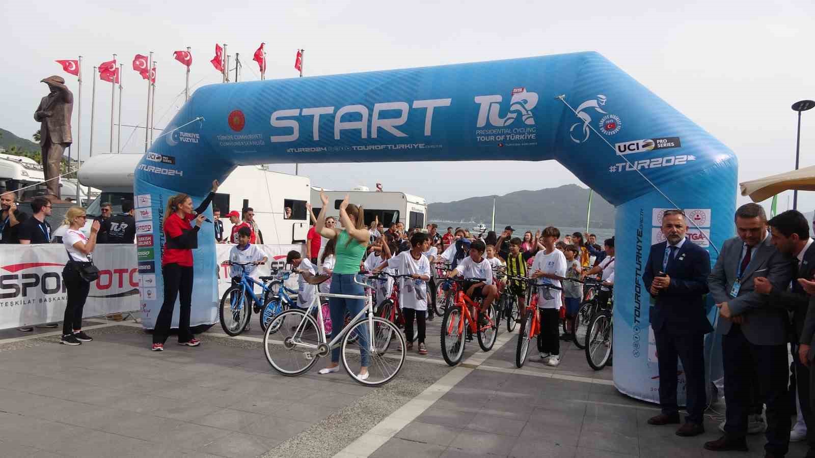 Cumhurbaşkanlığı Bisiklet Turu’nda 59 çocuğa bisiklet hediye edildi
