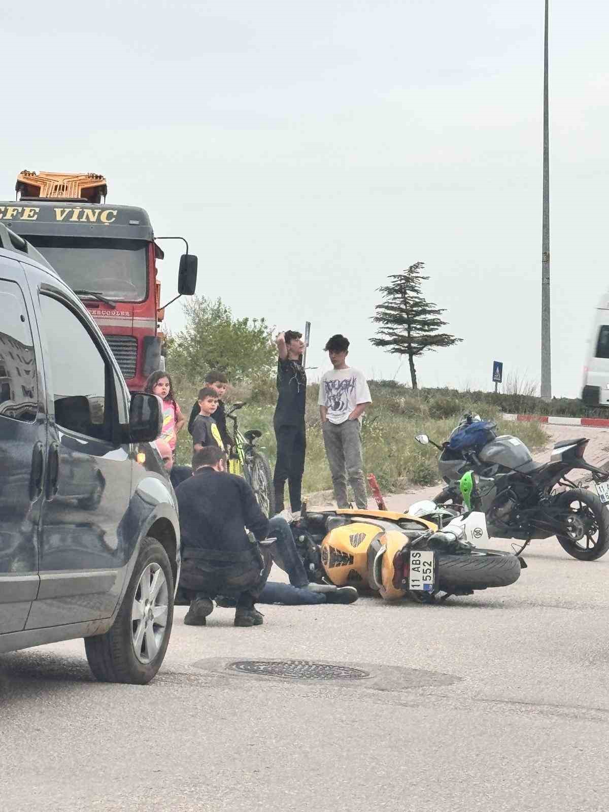 Bilecik’te motosikletlerin çarpışması sonucu 1 kişi yaralandı
