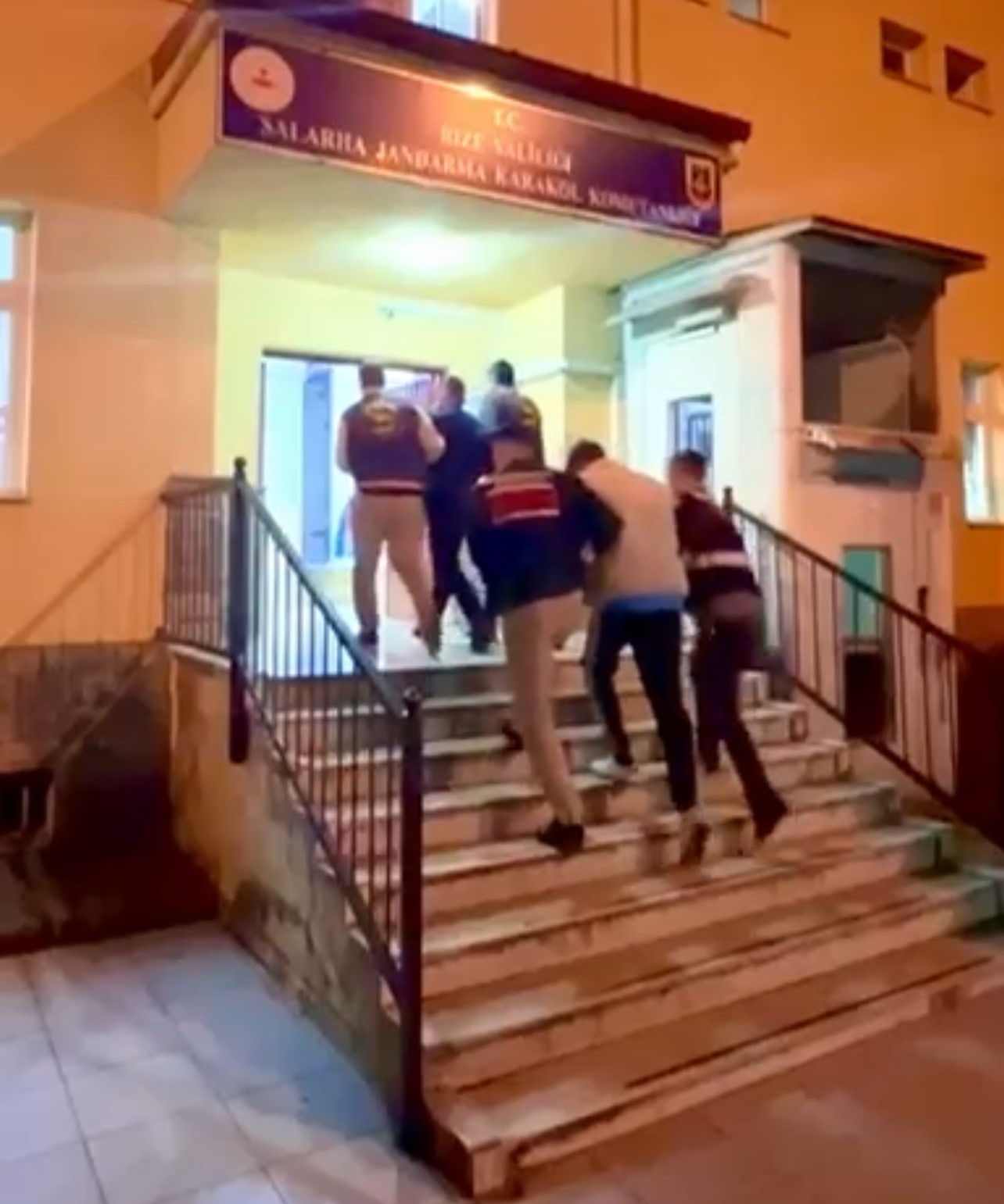 Tartıştığı kişiyi silahla vurarak &ouml;ld&uuml;ren şahıs yakalandı
