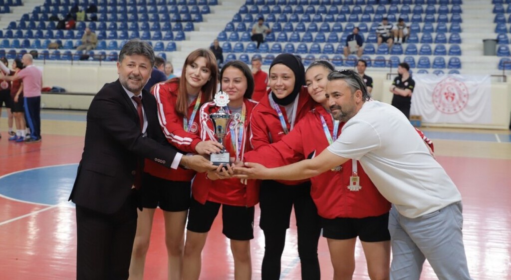 Ayak Tenisi Takımı’ndan Türkiye Şampiyonasında ikincilik
