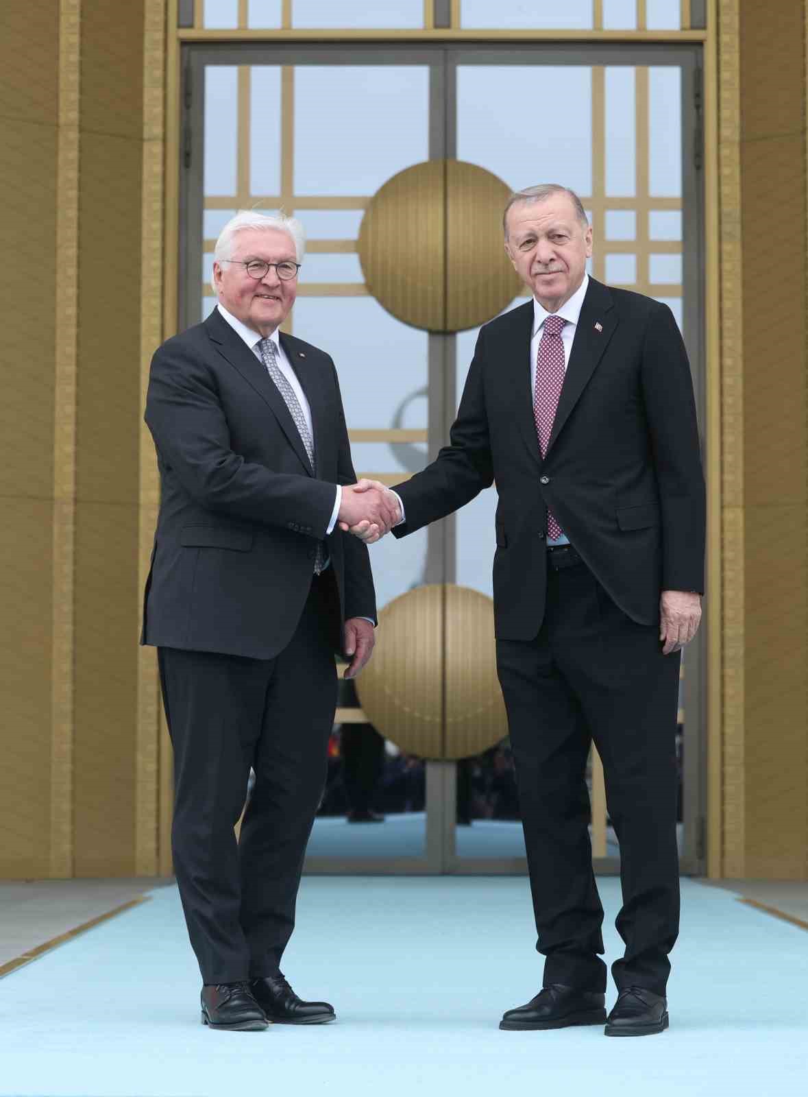 Cumhurbaşkanı Erdoğan, Almanya Cumhurbaşkanı Steinmeier’i resmi törenle karşıladı
