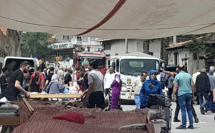 Edremit’te pazar yerinde yangın paniği
